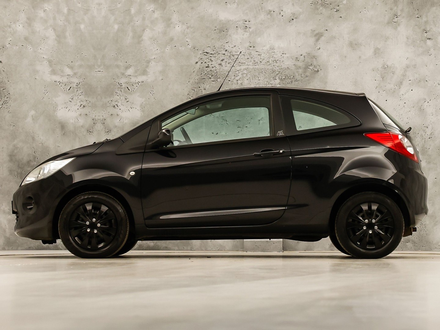 Ford Ka 1.2 Cool & Sound (AIRCO, ELEK RAMEN, SPORTSTOELEN, NIEUWE APK, NIEUWSTAAT)