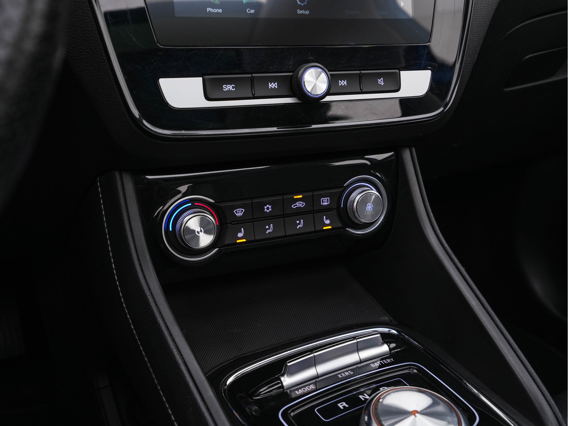 MG ZS EV Luxury 45 kWh {SOH-89%} (INCL-BTW) *PANO | LEATHER | CCS-FASTLOADER | KEYLESS | NAVI-FULLMAP | ADAPTIVE-CRUISE | CAMERA | HEATED-SPORT-SEATS | CARPLAY | BLINDSPOT | DAB | LANE-ASSIST | 17"ALU*