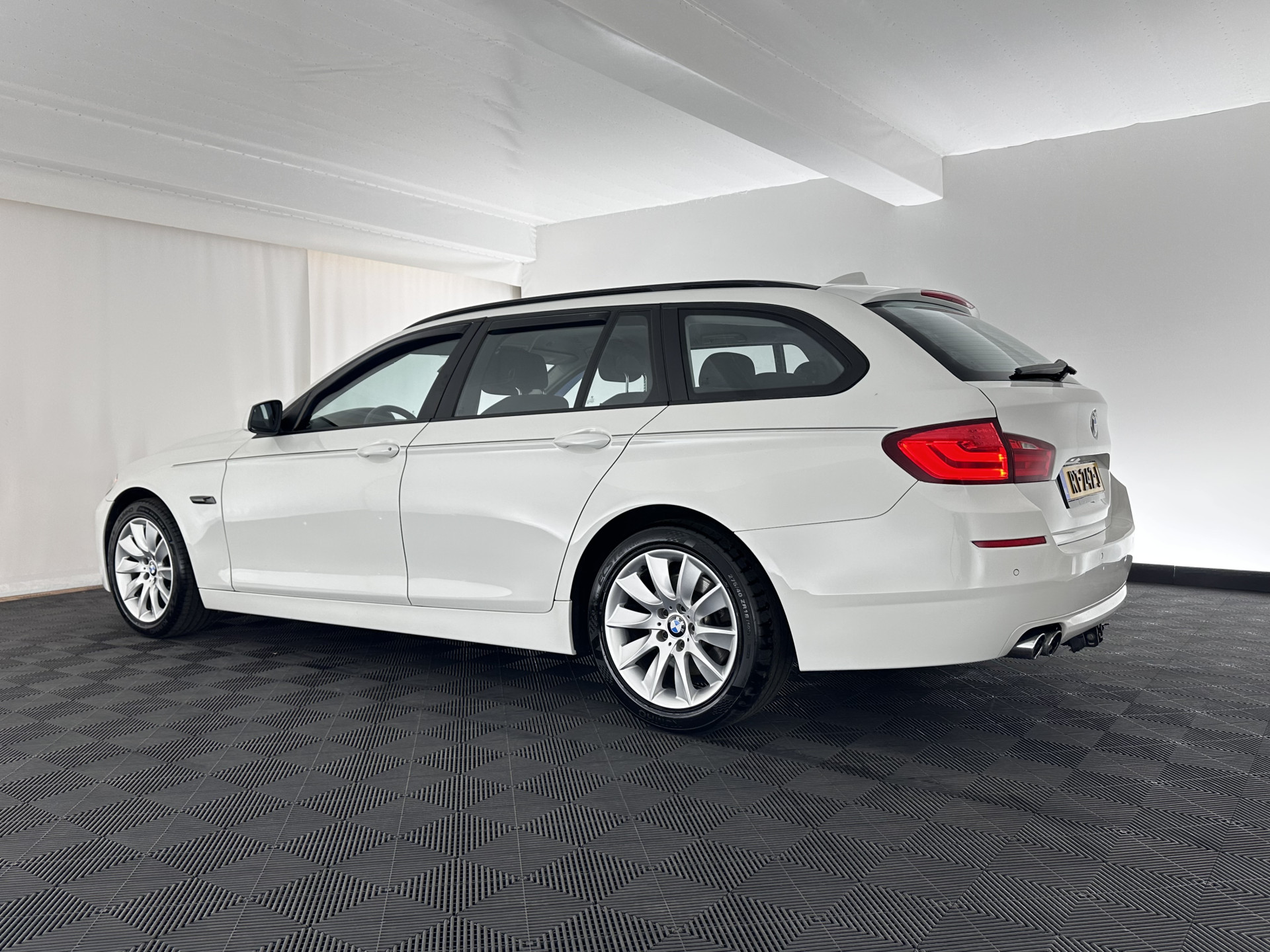 BMW 5-serie Touring 520d Shadow-line *BI-XENON | NAVI-FULLMAP | HEATED-COMFORTSEATS | ECC | KEYLESS | PDC | CRUISE | 18''ALU*