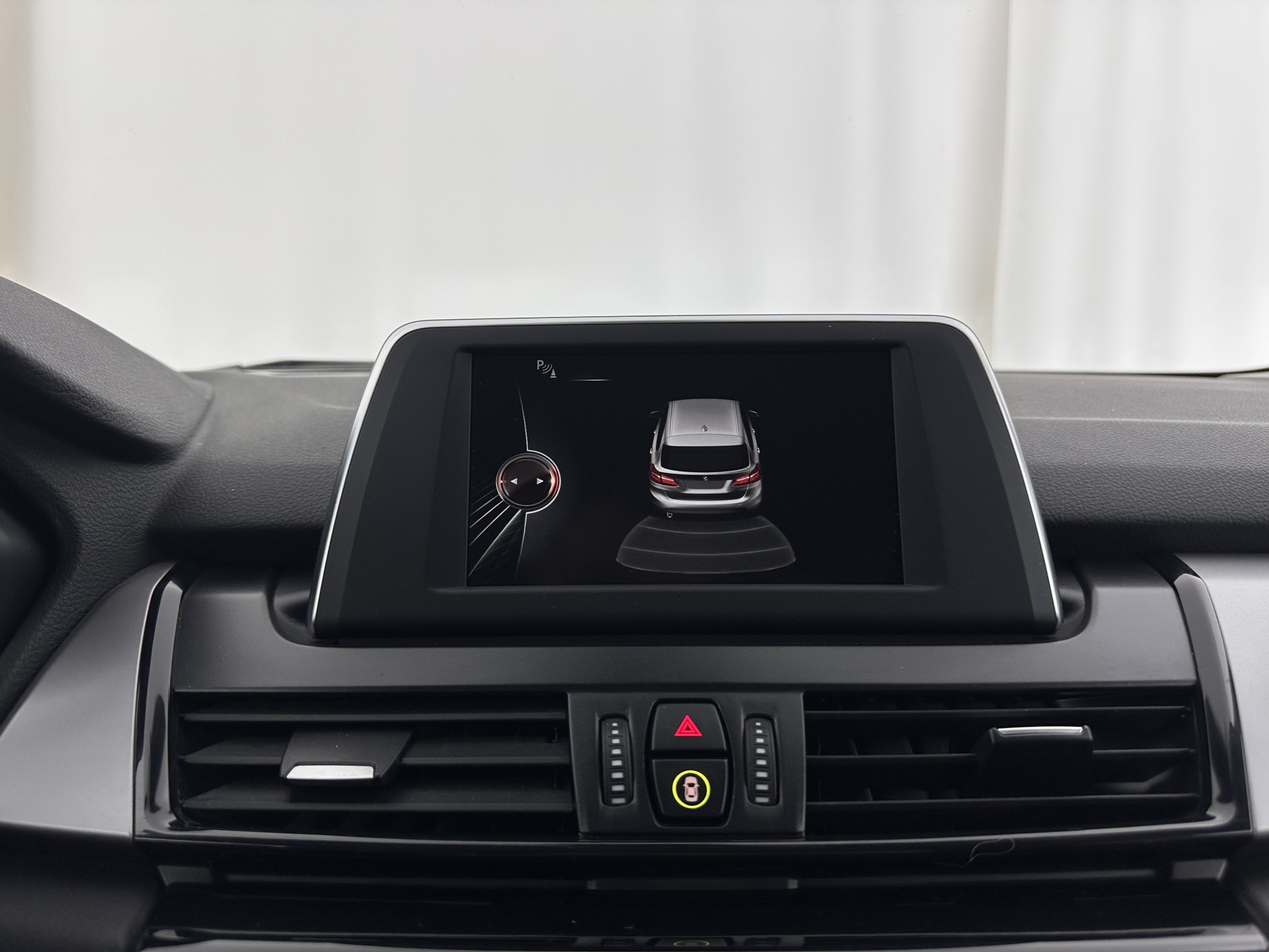 BMW 2-serie Active Tourer 218d Essential *NAVI-FULLMAP | COMFORTSEATS | PRIVACY-GLASS | ECC | PDC | CRUISE | TOWBAR | 17''ALU *