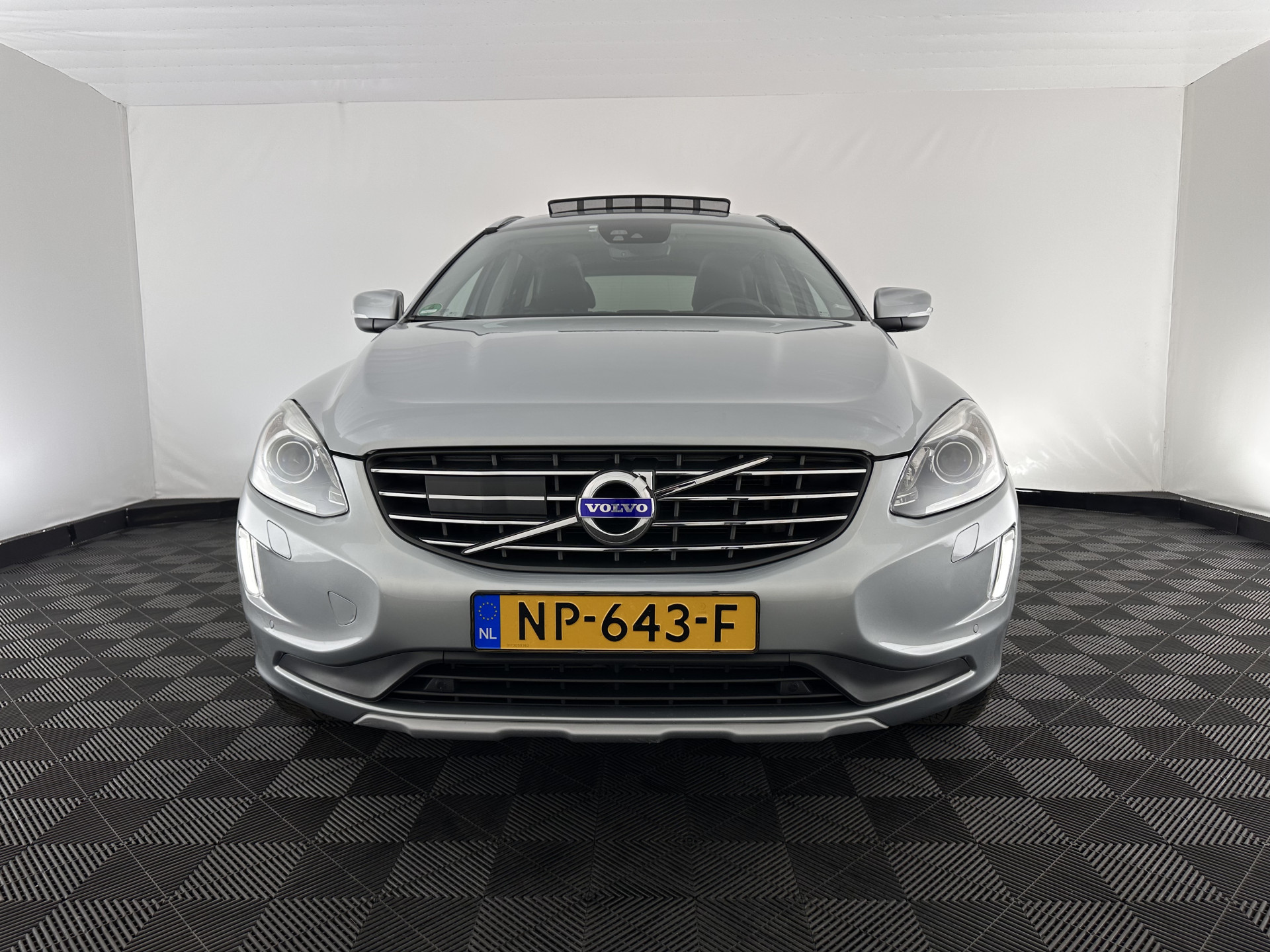 Volvo XC60 2.0 D4 FWD Polar+ Aut. *PANO | LEATHER | XENON | ADAPTIVE-CRUISE | MEMORY-PACK | BLINDSPOT | HEATED-COMFORTSEATS | NAVI-FULLMAP | CAMERA | PRIVACYGLASS | ECC | TOWBAR | PDC | LANE-ASSIST | 17''ALU*