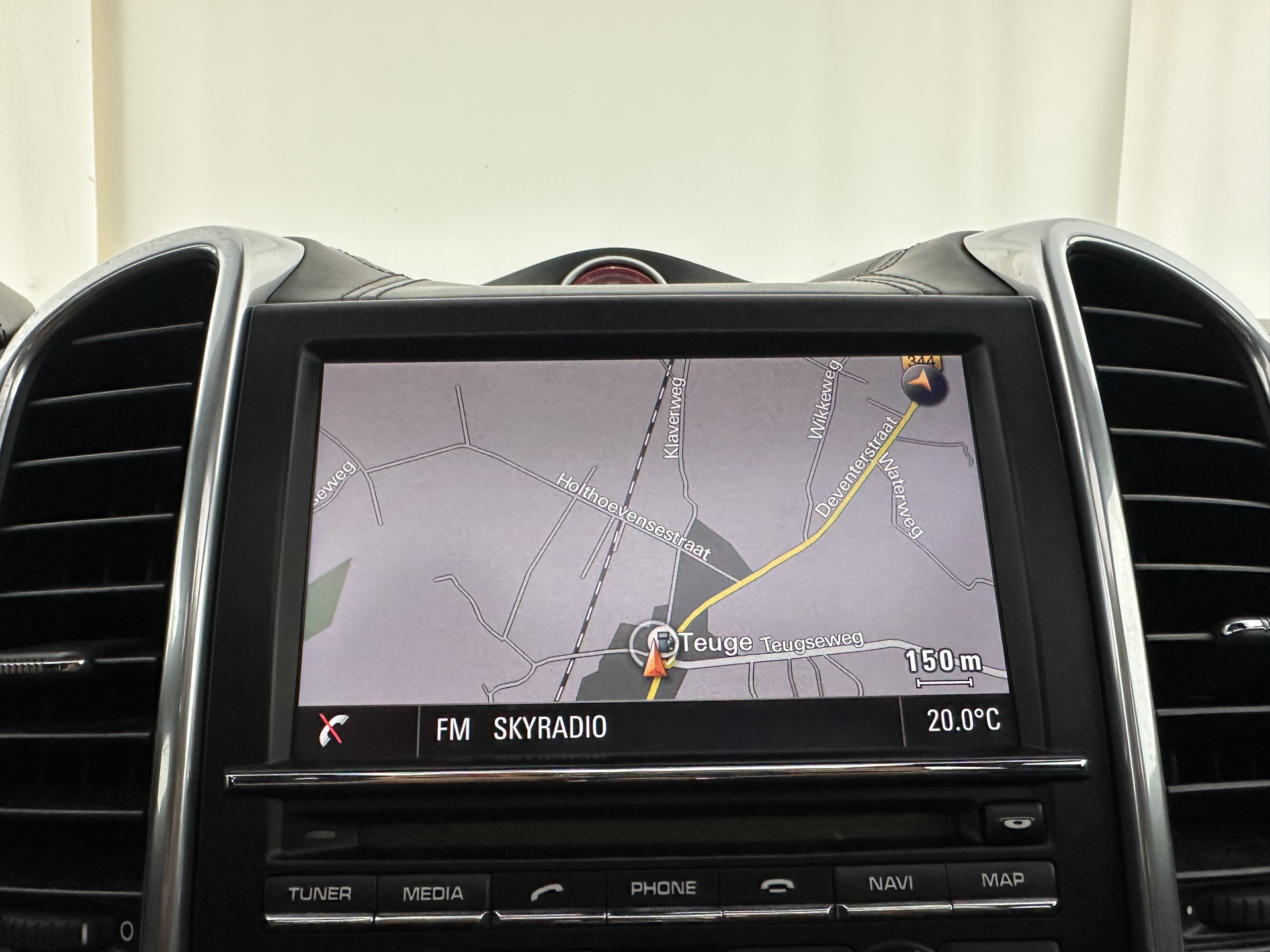 Porsche Cayenne 3.0 D Aut. *PANO | LEATHER | XENON-PLUS | SPORT-CHRONO | HEATED-COMFORTSEATS | BOSE-SOUND | MEMORY-PACK |  AIR-SUSPENSION | NAVI-FULLMAP | TOWBAR | LANE-ASSIST | SHIFT-PADDLES | 18''ALU*