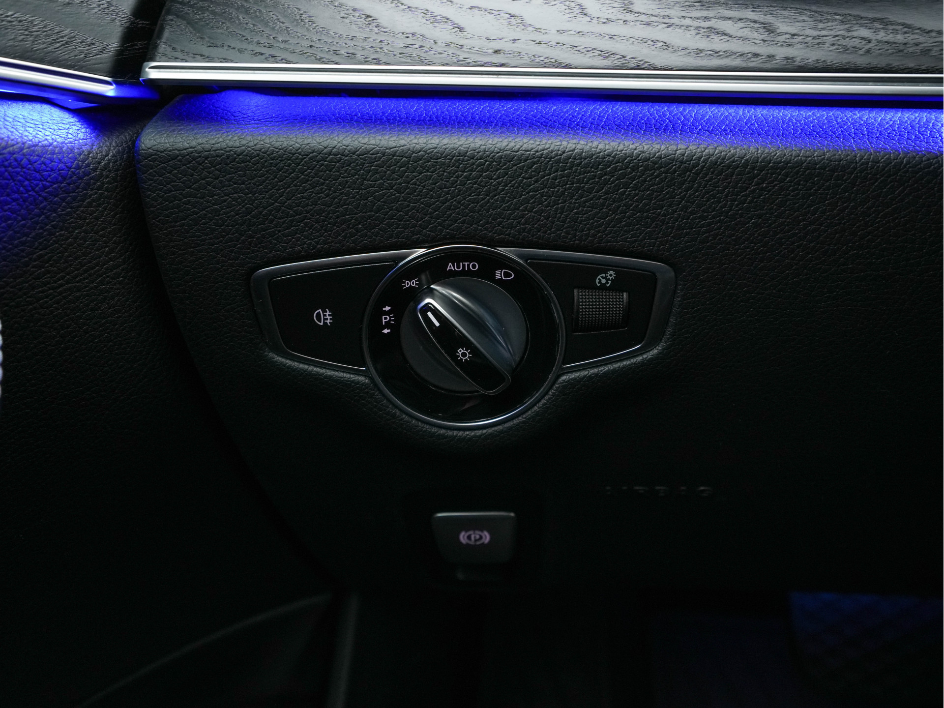 Mercedes-Benz E-klasse Estate 300 de Business Solution Luxury Plug-In (INCL-BTW) Aut. *DIGI-COCKPIT | MULTIBEAM-LED | LUXURY-LEATHER | TOP-VIEW | KEYLESS | DAB | NAVI-FULLMAP | CRUISE | SHIFT-PADDLES | AMBIENT-LIGHT | HEATED-SPORTSEATS | 18"ALU*