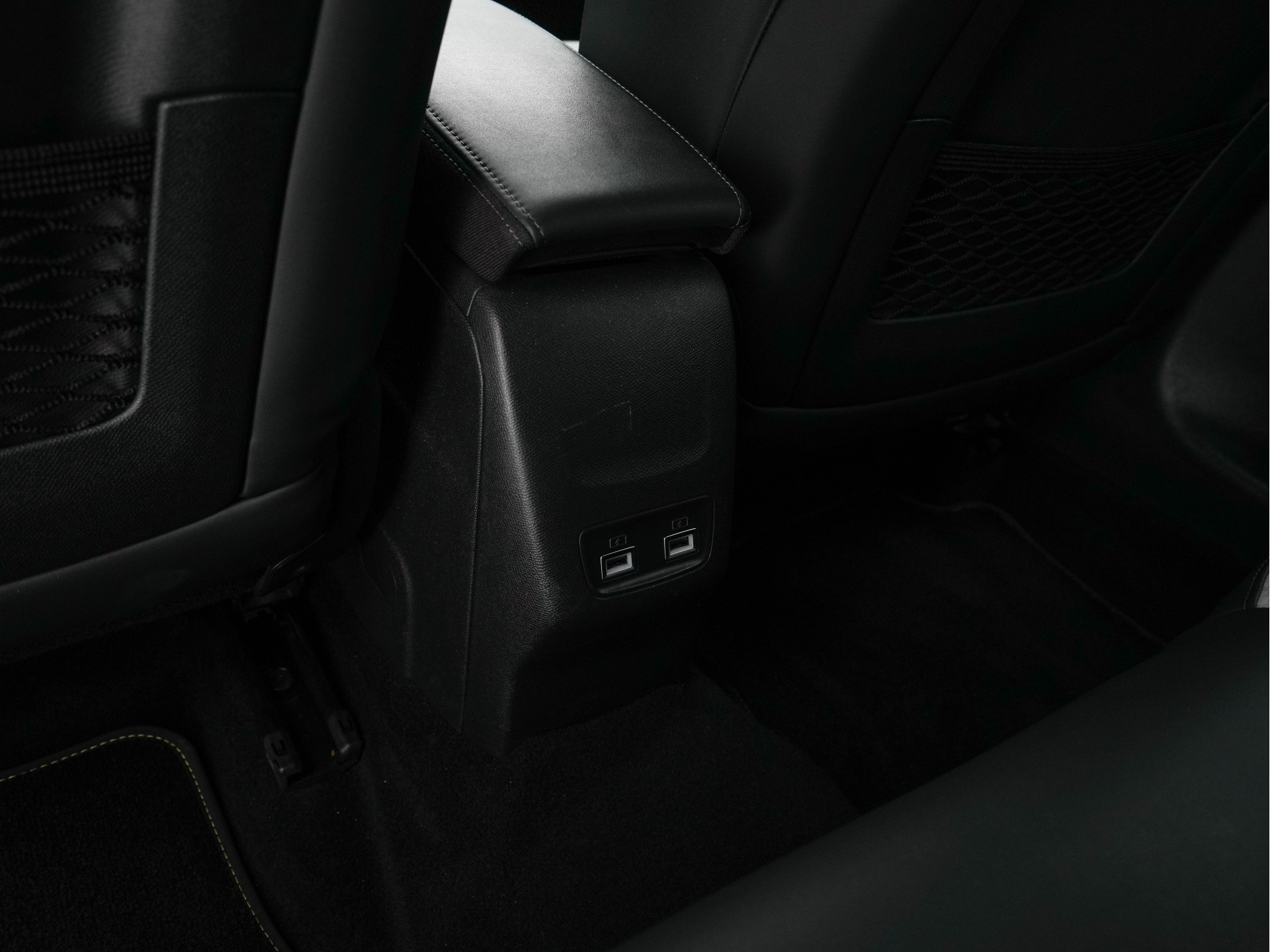 Peugeot e-208 EV GT-Line 350 50 kWh [ 3-Fase ] {SOH-90%} (INCL-BTW) *FULL-LED | DIGI-COCKPIT | BLINDSPOT | CAMERA | LEATHER-ALCANTARA | NAVI-FULLMAP | LANE-ASSIST | KEYLESS | DAB | CCS-FASTLOADER | HEATED-SPORTSEATS | AMBIENT-LIGHT | 17"ALU*