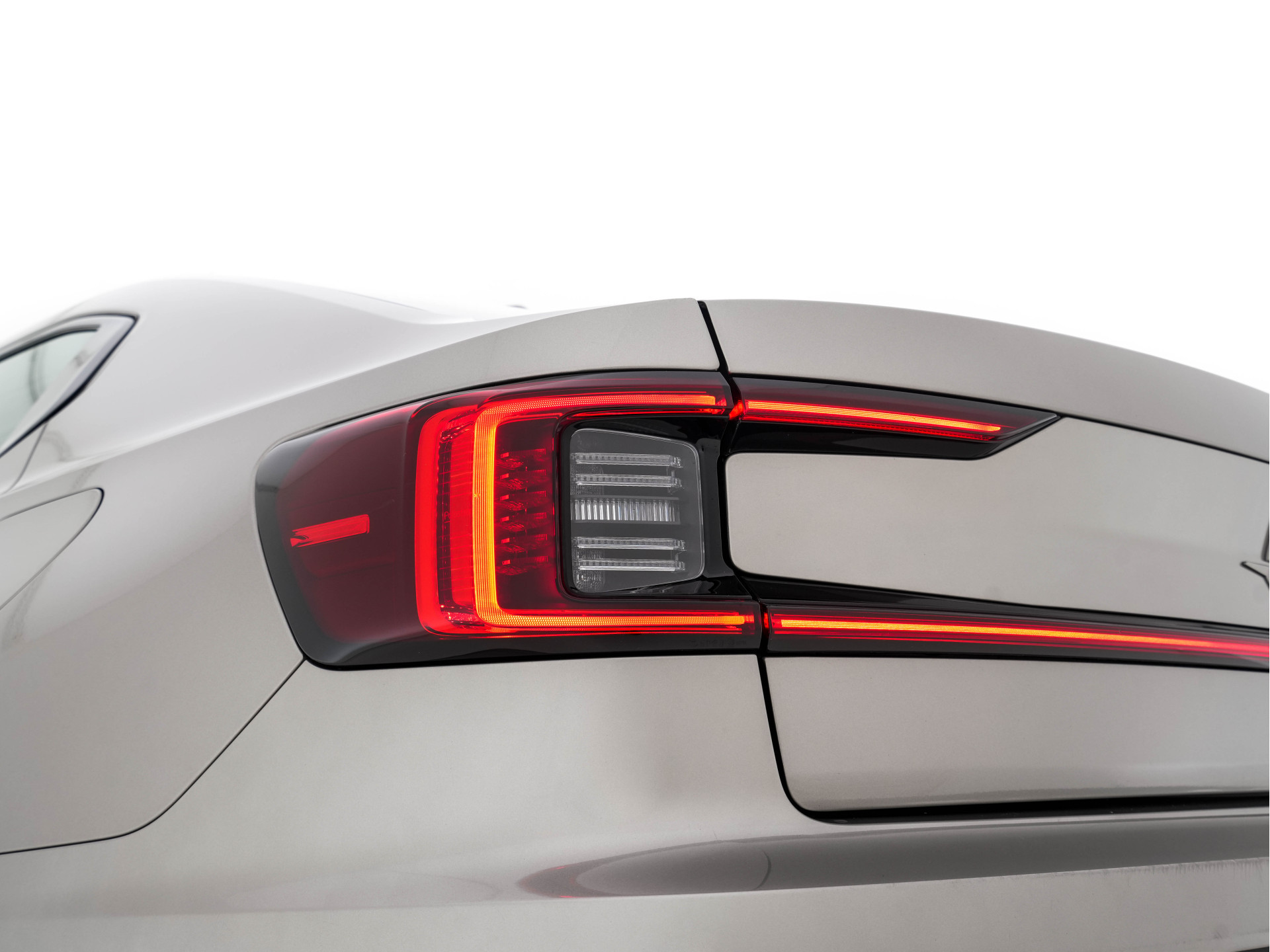 Polestar 2 Long Range Dual Motor Launch Edition 78kWh [ 3-Fase ] {SOH-93%} (INCL-BTW) *PANO | HARMAN/KARDON-AUDIO | FULL-LED | TOPVIEW | BLINDSPOT |  KEYLESS | MEMORY-PACK | ADAPTIVE CRUISE | CARPLAY | HEATED-SPORTSEATS | DIGI-COCKPIT | 20"ALU*