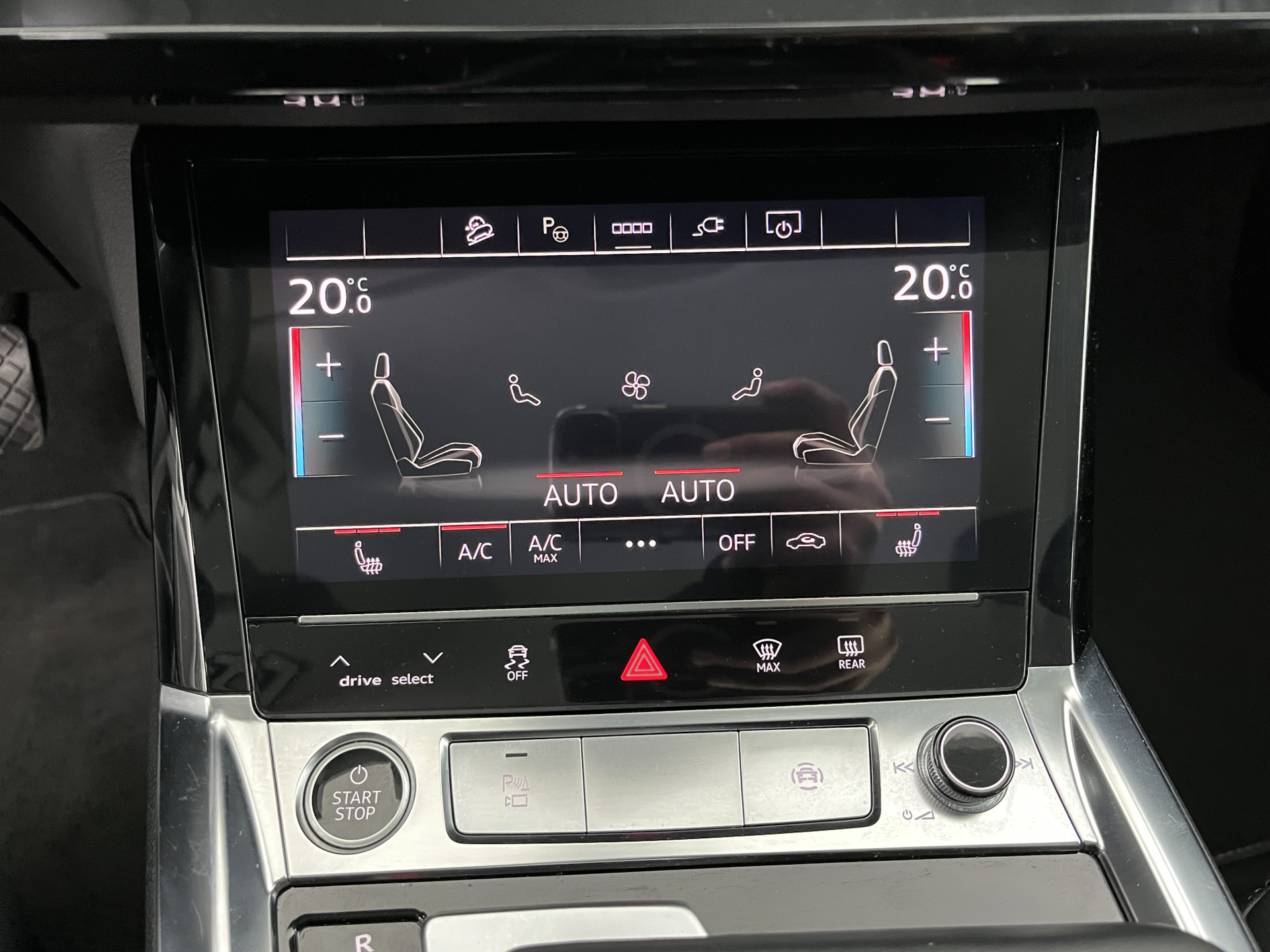 Audi e-tron 55 quattro Advanced edition Plus 95 kWh [3-Fase] {SOH-93%} (INCL-BTW) Aut.*LEATHER | ADAPTIVE-CRUISE | FULL-LED | DIGI-COCKPIT | KEYLESS | MEMORY-PACK | CAMERA | NAVI-FULLMAP | SHIFT-PADDLES | DAB+ | HEATED-COMFORTSEATS | DRIVE-SELECT | 20''AL