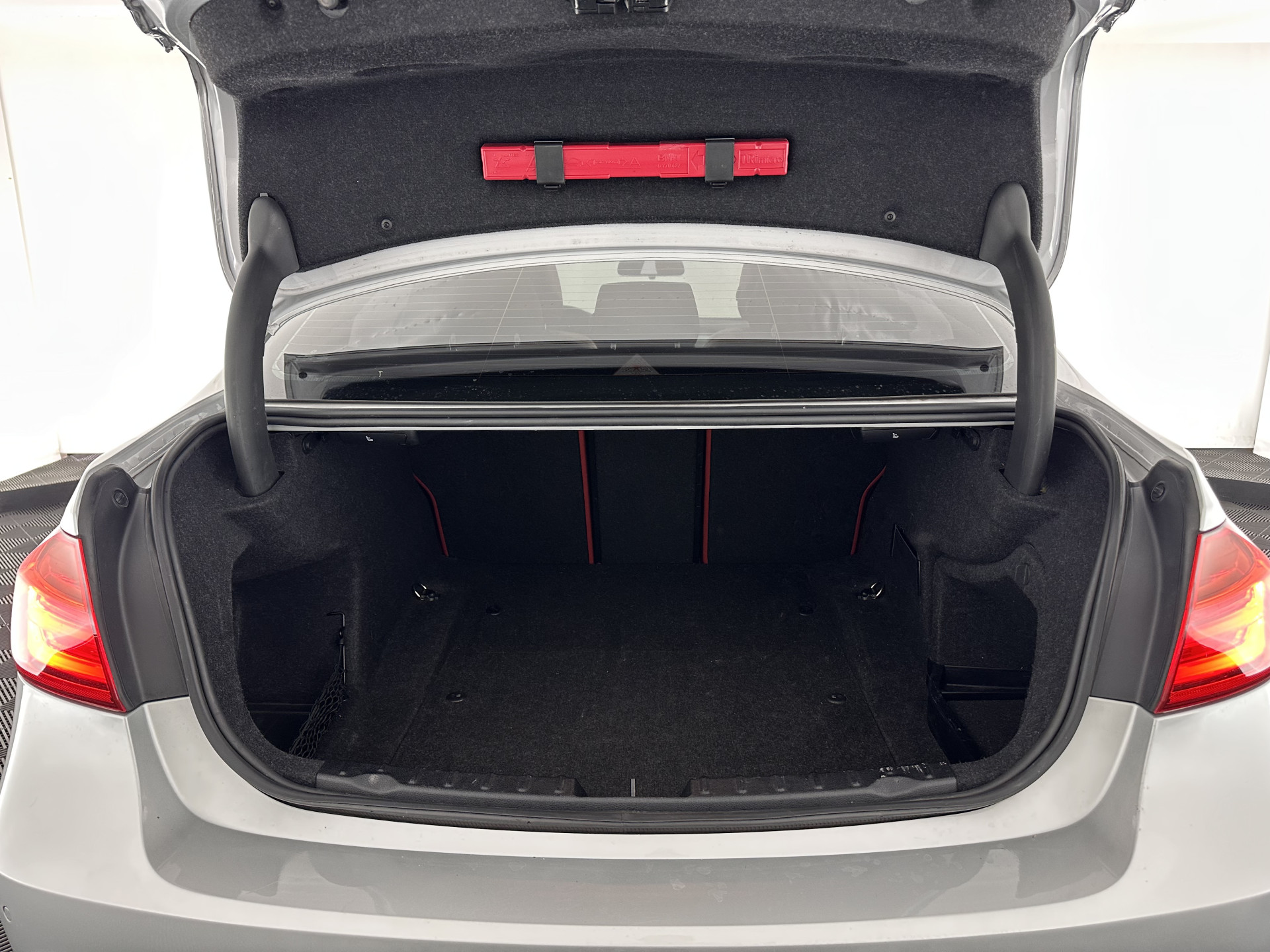 BMW 3-serie 328i High Executive M-Sport-Pack Aut *PANO | LEATHER | BI-XENON | HEATED-SPORTSEATS | SHIFT-PADDLES | HIFI-SOUND | MEMORY-PACK | KEYLESS | NAVI-FULLMAP | ECC | PRIVACY-GLASS | PDC | CRUISE | 19''ALU*