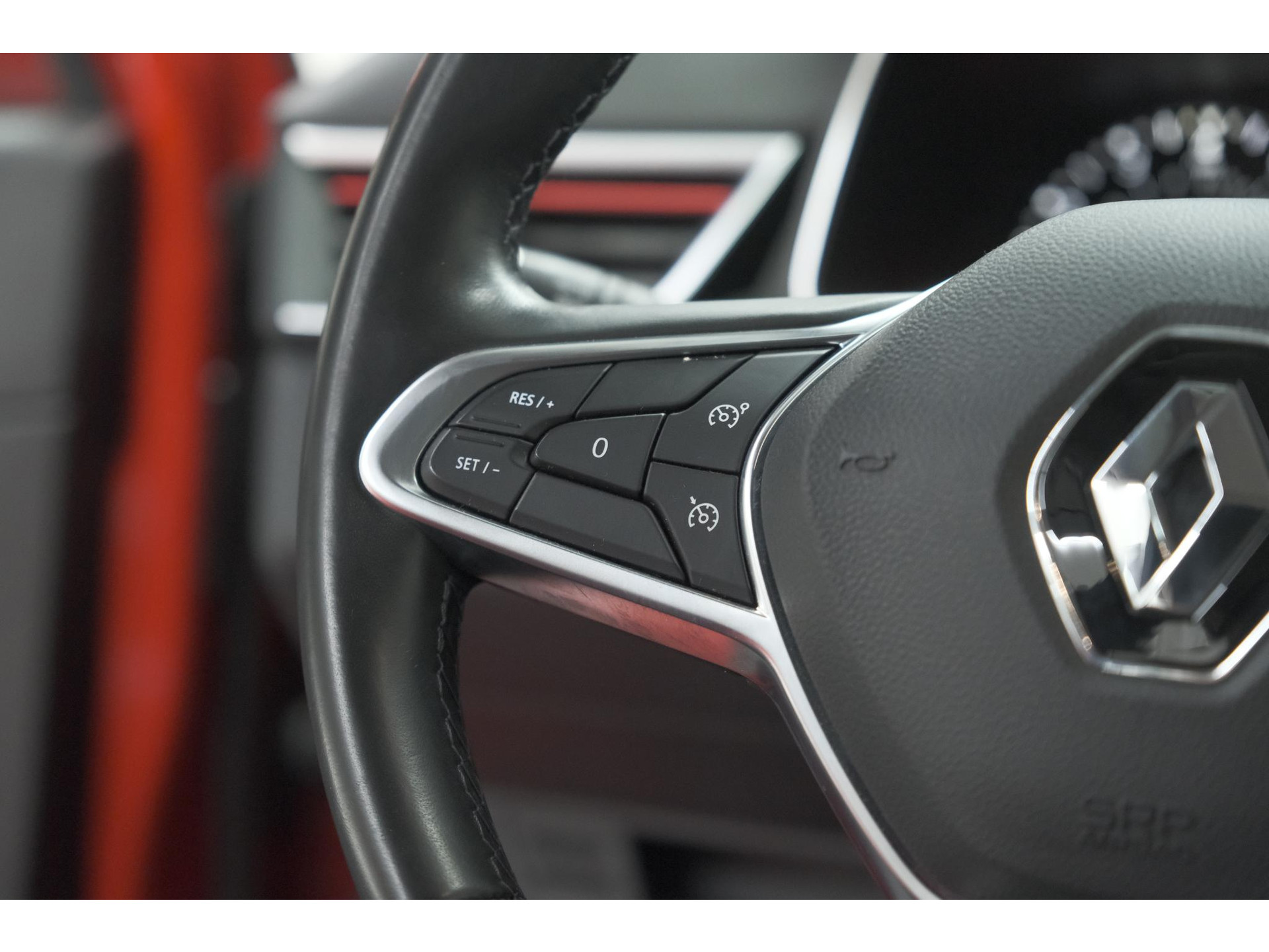 Renault Clio TCe 100 Zen | R.S. Line Pack | Allseason Banden | Apple Carplay | Parkeersensoren