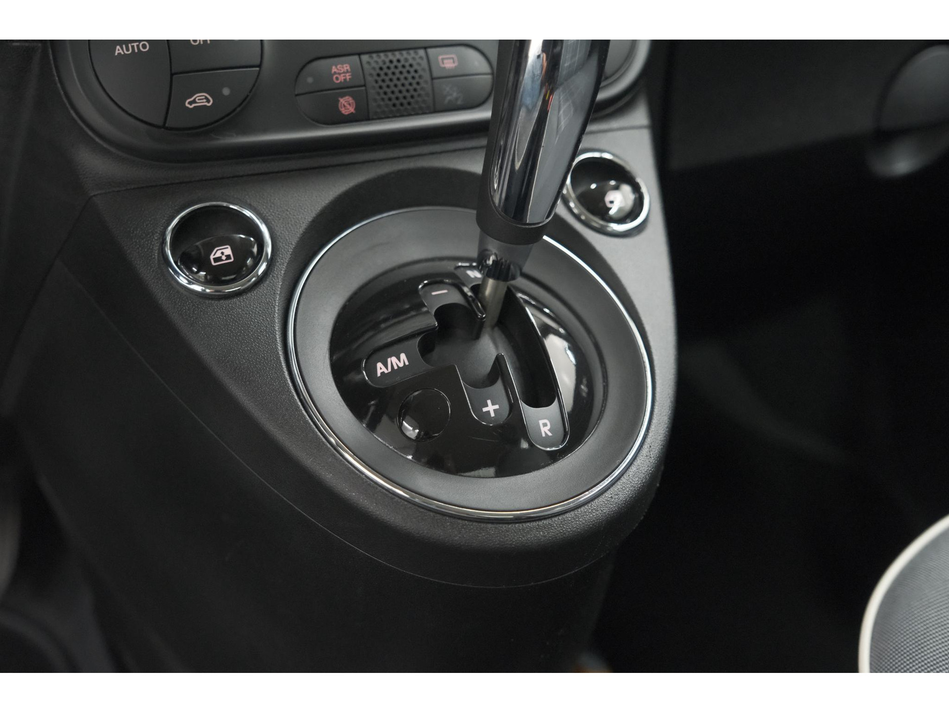 Fiat 500 C TwinAir Turbo Lounge | Parkeersensoren | Climate control | Cruise control | Apple Carplay