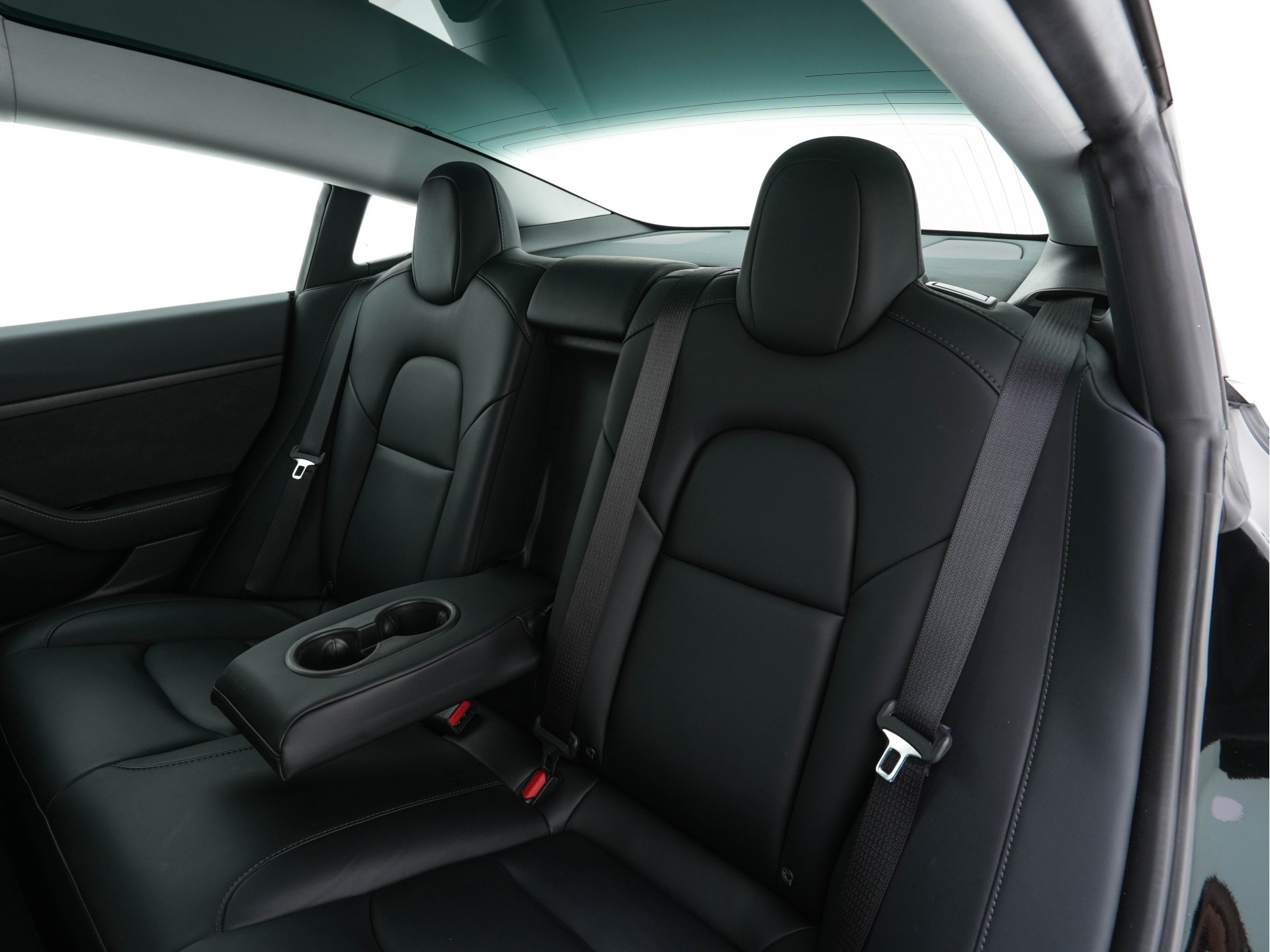 Tesla Model 3 Standard RWD Plus 60 kWh [ 3-Fase ] {SOH-84%} (INCL-BTW) Aut. *PANO | AUTO-PILOT | LEATHER | KEYLESS | FULL-LED | MEMORY-PACK | SURROUND-VIEW | DAB | CARPLAY | DIGI-COCKPIT | LANE-ASSIST | COMFORT-SEATS | 18"ALU*