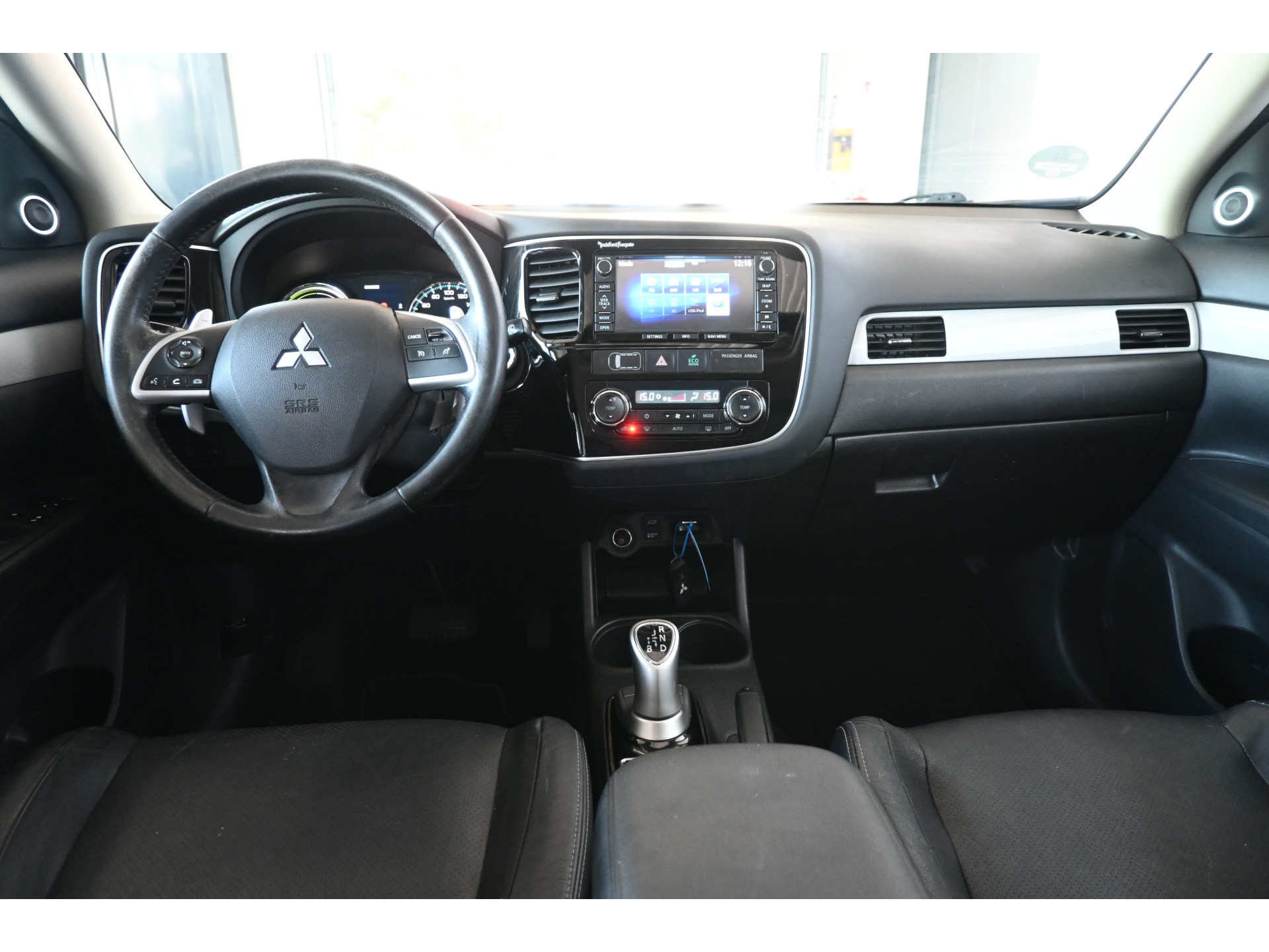 Mitsubishi Outlander 2.0 PHEV Automaat Limited Edition X-Line Navigatie Leder Trekhaak Schuifdak Rijklaarprijs! Inruil Mogelijk!