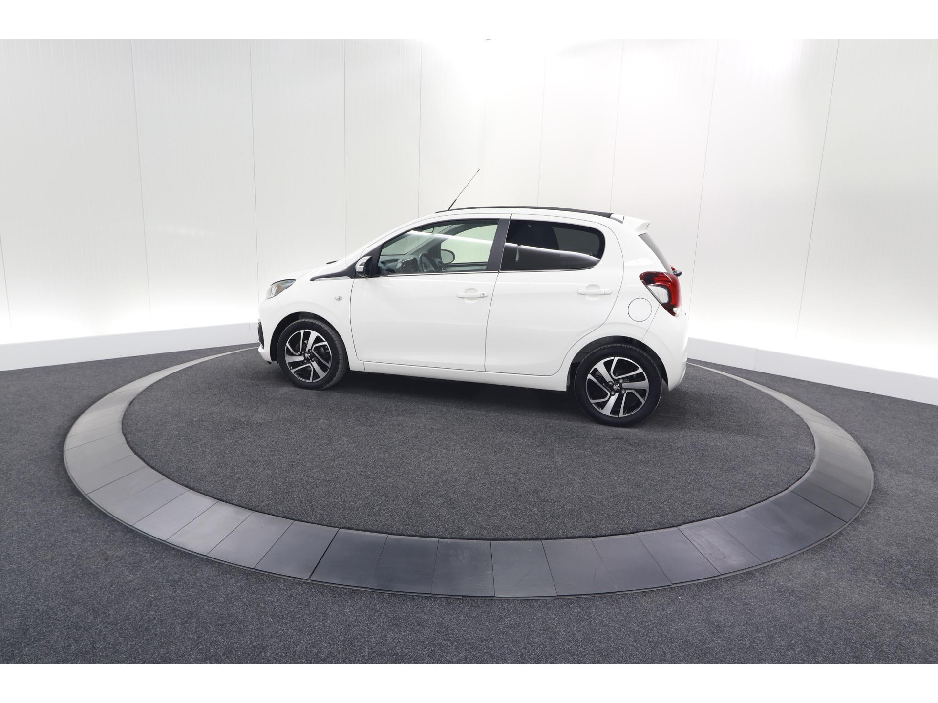 Peugeot 108 1.0 e-VTi Allure TOP! | Elektrisch Vouwdak | Camera | Navigatie | Climate Control