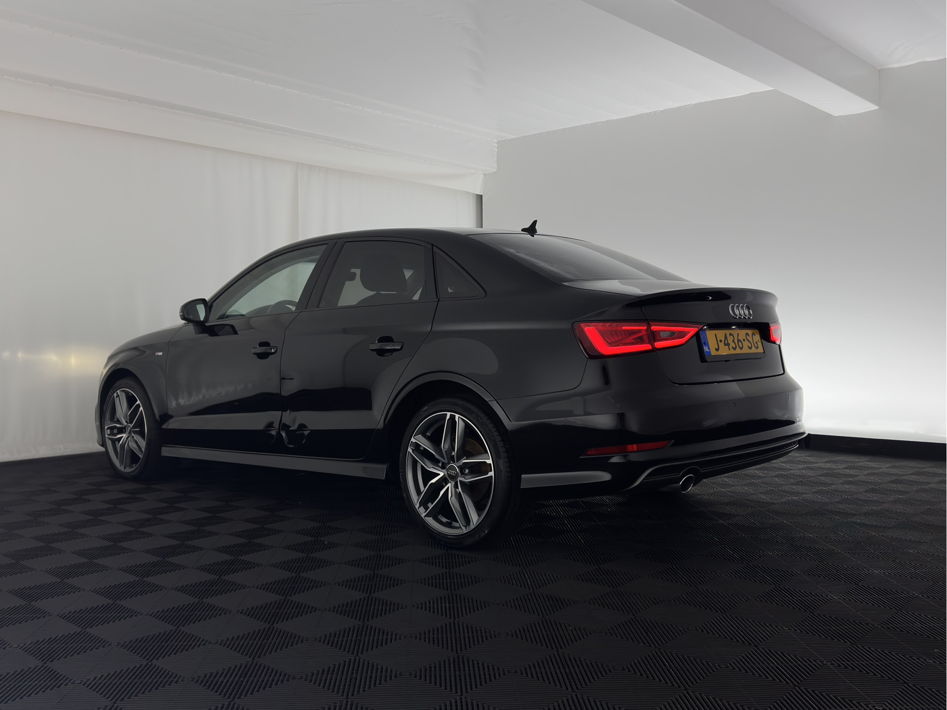 Audi A3 Limousine 1.6 TDI S-Line Ambition Sport Edition *XENON | NAVI-FULLMAP | COMFORT-SEATS | PRIVACY-GLASS | ECC | PDC | CRUISE | 18''ALU*