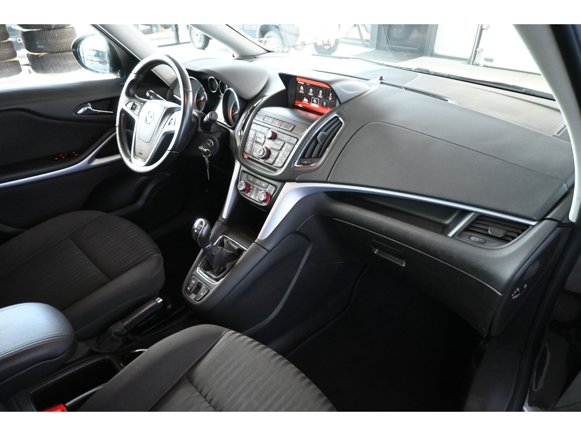 Opel Zafira Tourer 1.4 Edition 7p Clima Cruise control Navigatie PDC Goed Onderhouden! Inruil Mogelijk!