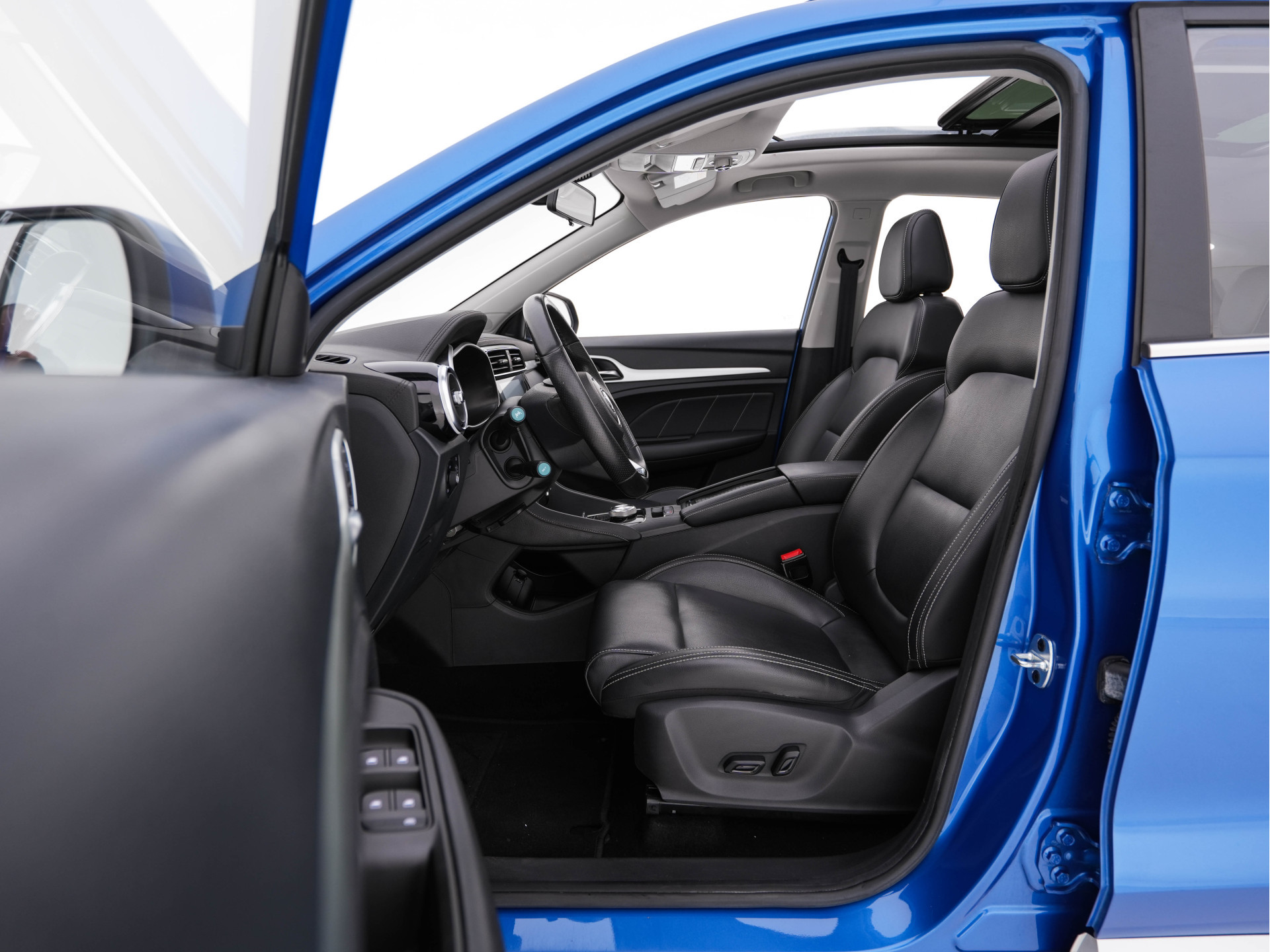 MG ZS EV Luxury 45 kWh {SOH-89%} (INCL-BTW) *PANO | LEATHER | CCS-FASTLOADER | KEYLESS | NAVI-FULLMAP | ADAPTIVE-CRUISE | CAMERA | HEATED-SPORT-SEATS | CARPLAY | BLINDSPOT | DAB | LANE-ASSIST | 17"ALU*