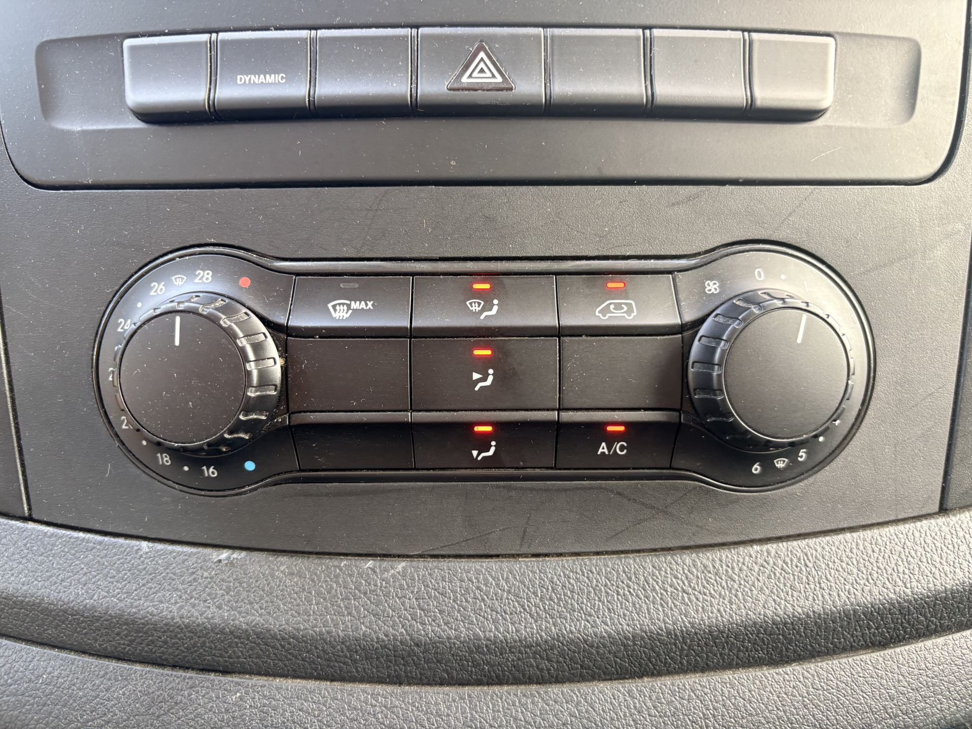 Mercedes-Benz eVito 112 66kWh L2 Elektrisch 95.8% (SOH) 280-WLTP 80kw Snelladen Climate Control Cruise Control Camera Stoelverwarming Parkeersensoren