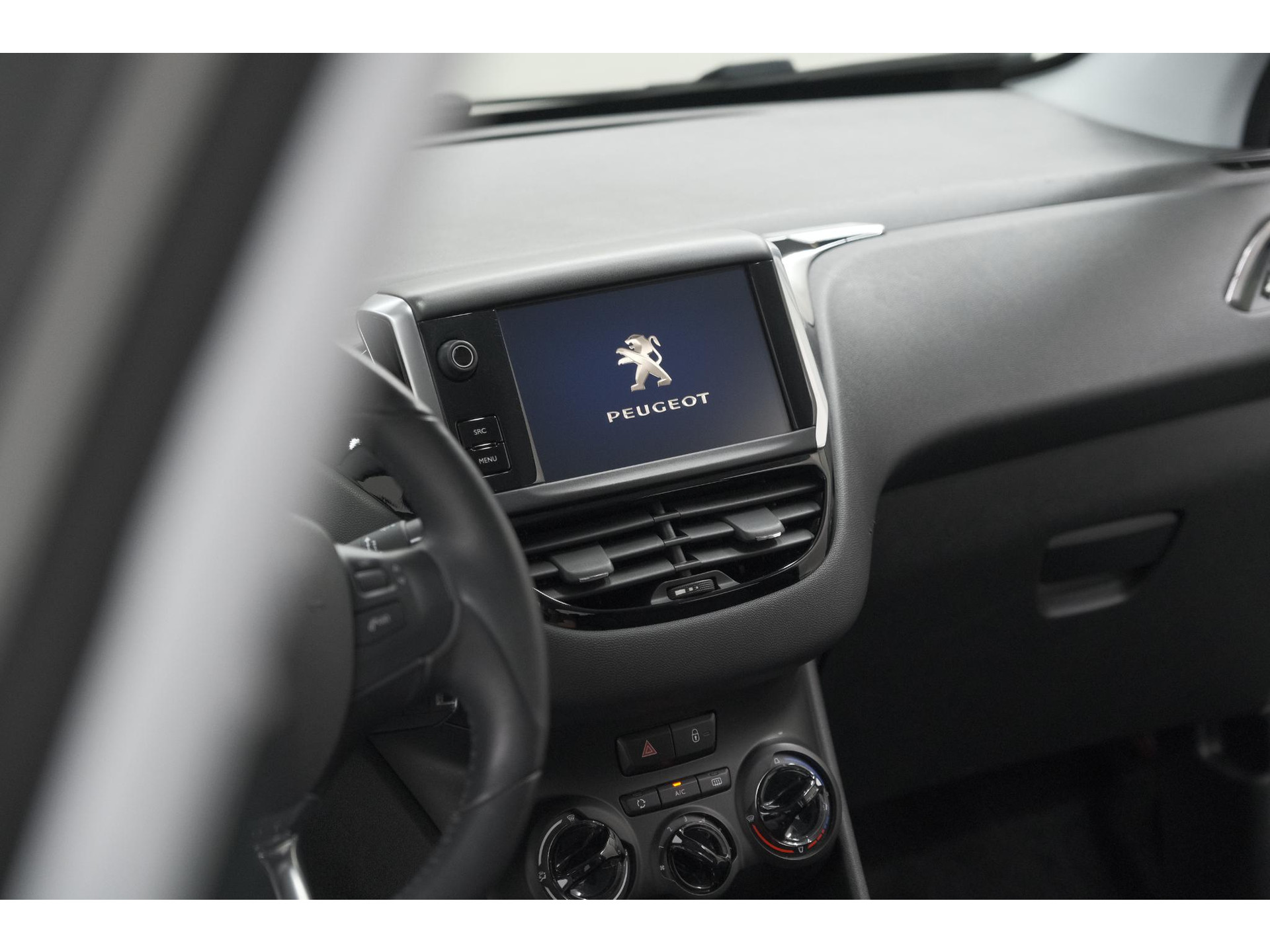 Peugeot 208 PureTech 82 Signature | Parkeersensoren | Apple Carplay | Pack Connect | Armsteun