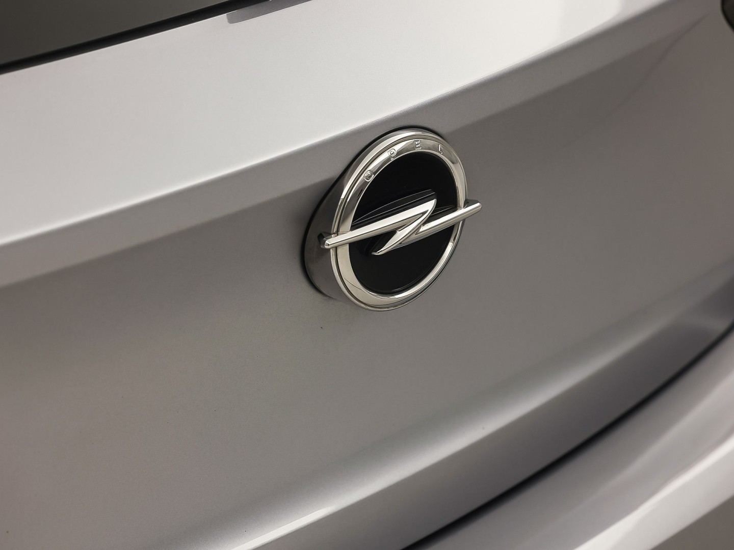 Opel Corsa 1.2 Sport (APPLE CARPLAY, GROOT NAVI, 360 CAMERA, SPORTSTOELEN, LM VELGEN, CRUISE, NIEUWSTAAT)