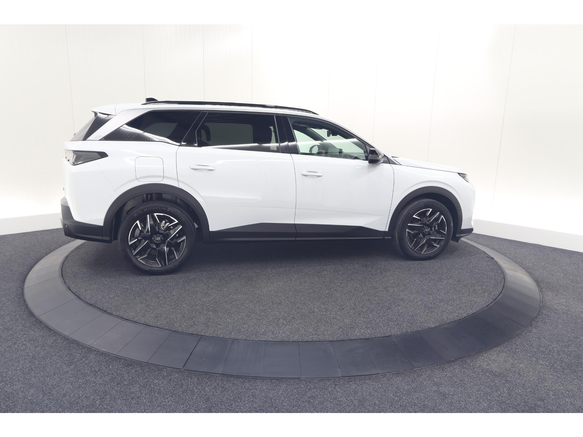 Peugeot 5008 Hybrid 136 e-DCS6 Allure | 7 Zitplaatsen | Camera | Stoelverwarming | Panoramic Navigation pack