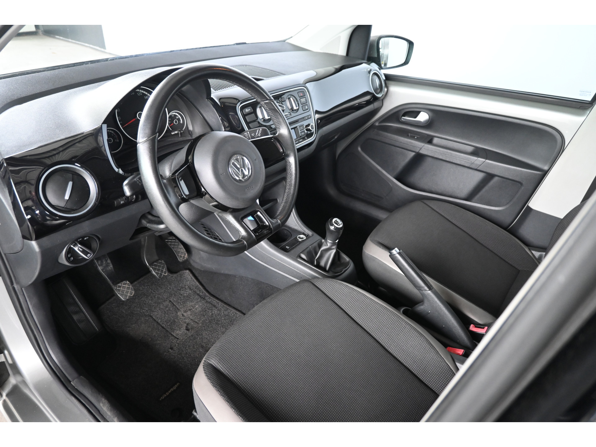 Volkswagen Up! 1.0 High Up! BlueMotion Airco Licht metaal Elektrisch Pakket! Goed Onderhouden! Inruil Mogelijk!