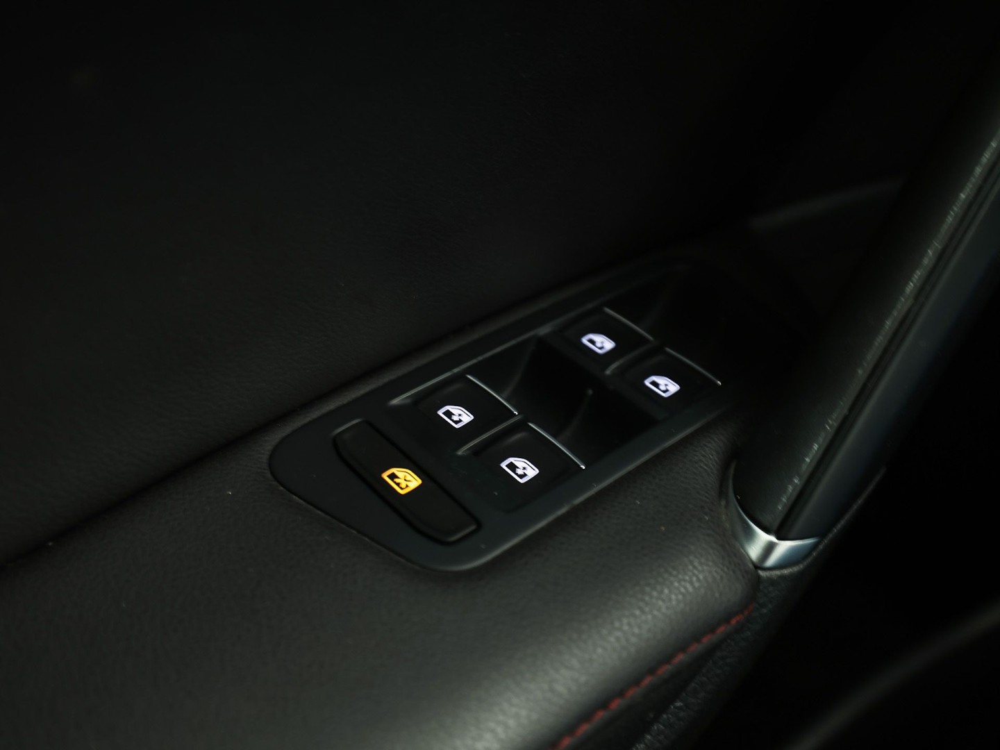 Volkswagen Golf 2.0 TSI GTI 220Pk Automaat (NAVIGATIE, CLIMATE, LEDER, STOELVERWARMING, SPORTSTOELEN, GETINT GLAS, XENON, NIEUWSTAAT)