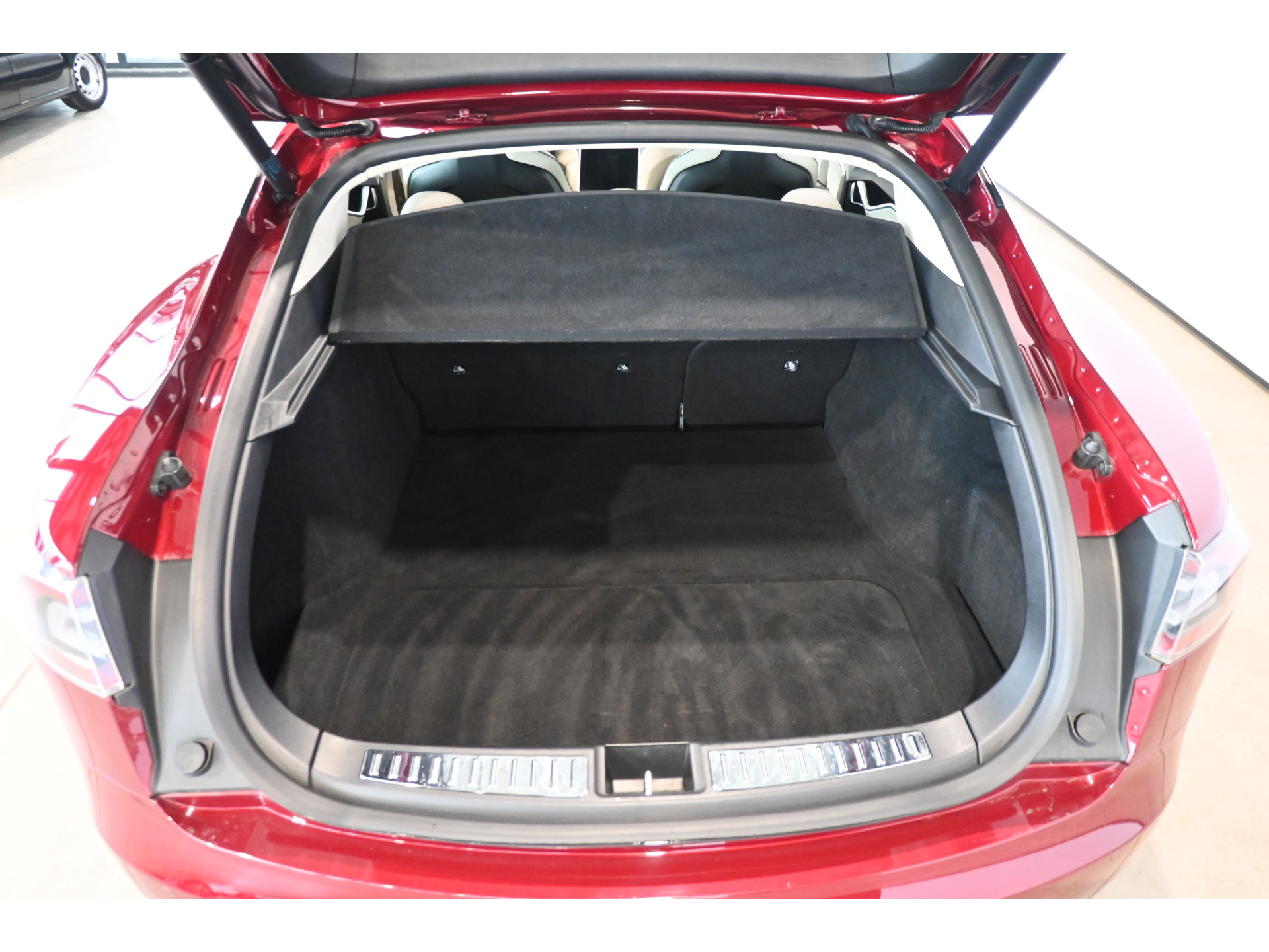 Tesla Model S 85 Performance Tech Pack ECC Navigatie Licht metaal MARGE 339KM Actieradius! Inruil mogelijk