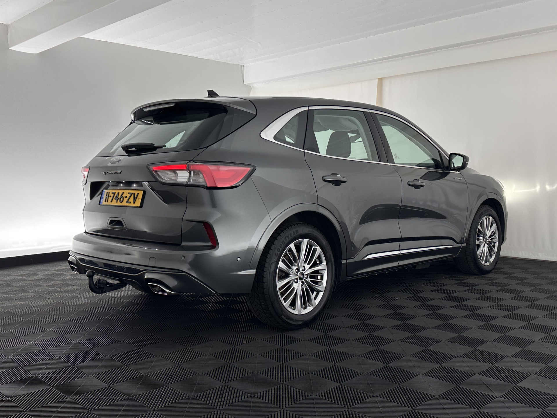 Ford Kuga 2.5 PHEV Vignale (Plug-In) (INCL-BTW) Aut. *HEAD-UP | LEATHER | DIGI-COCKPIT | FULL-LED | KEYLESS | DAB | CARPLAY | NAVI-FULLMAP | MEMORY-PACK | HEATED-COMFORTSEATS | PRIVACYGLASS | TOWBAR | 18''ALU*