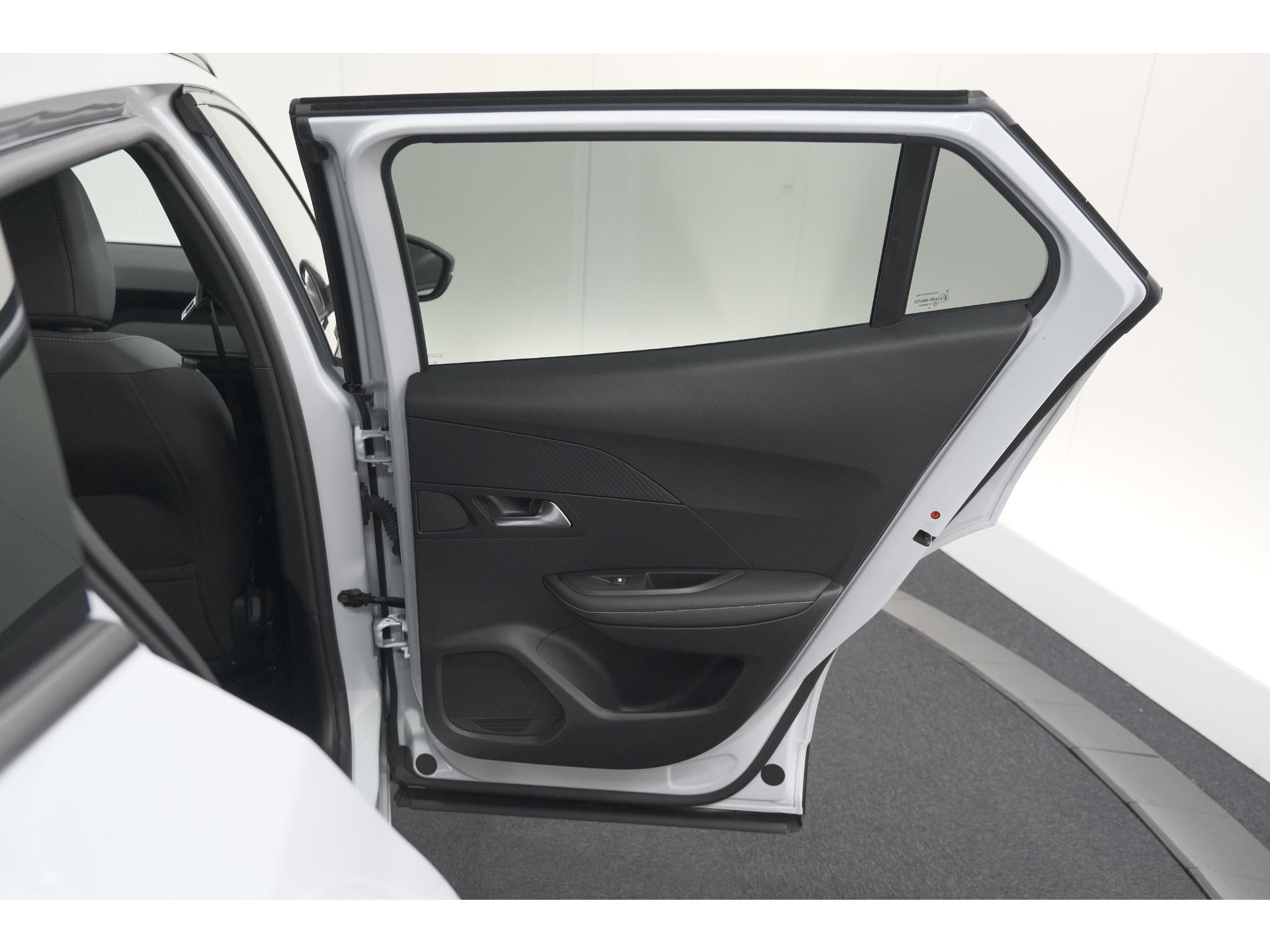 Peugeot 2008 Hybrid 145 e-DCS6 Allure | 360 Camera | Adaptieve Cruise Control | Dodehoekdetectie