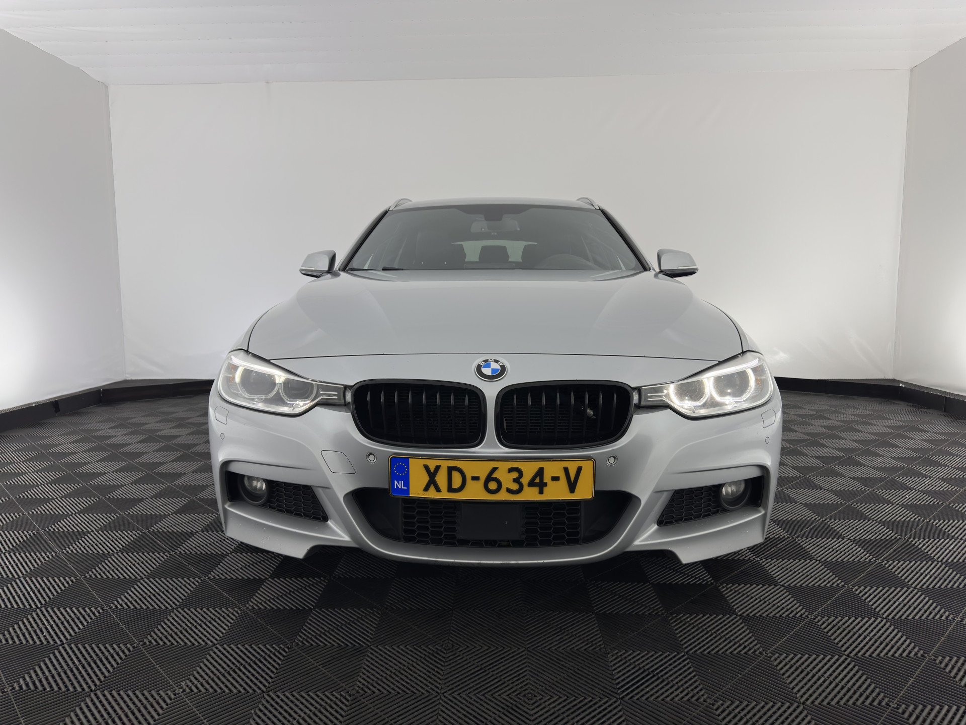 BMW 3-serie Touring 330d xDrive M-Aerodynamica-Pack High-Executive Aut * LEATHER | NAVI-FULLMAP | XENON | HEATED-SPORTSEATS | SHIFT-PADDLES | PDC | PRIVACY-GLASS | KEYLESS | CAMERA | TOWBAR | 18''ALU*
