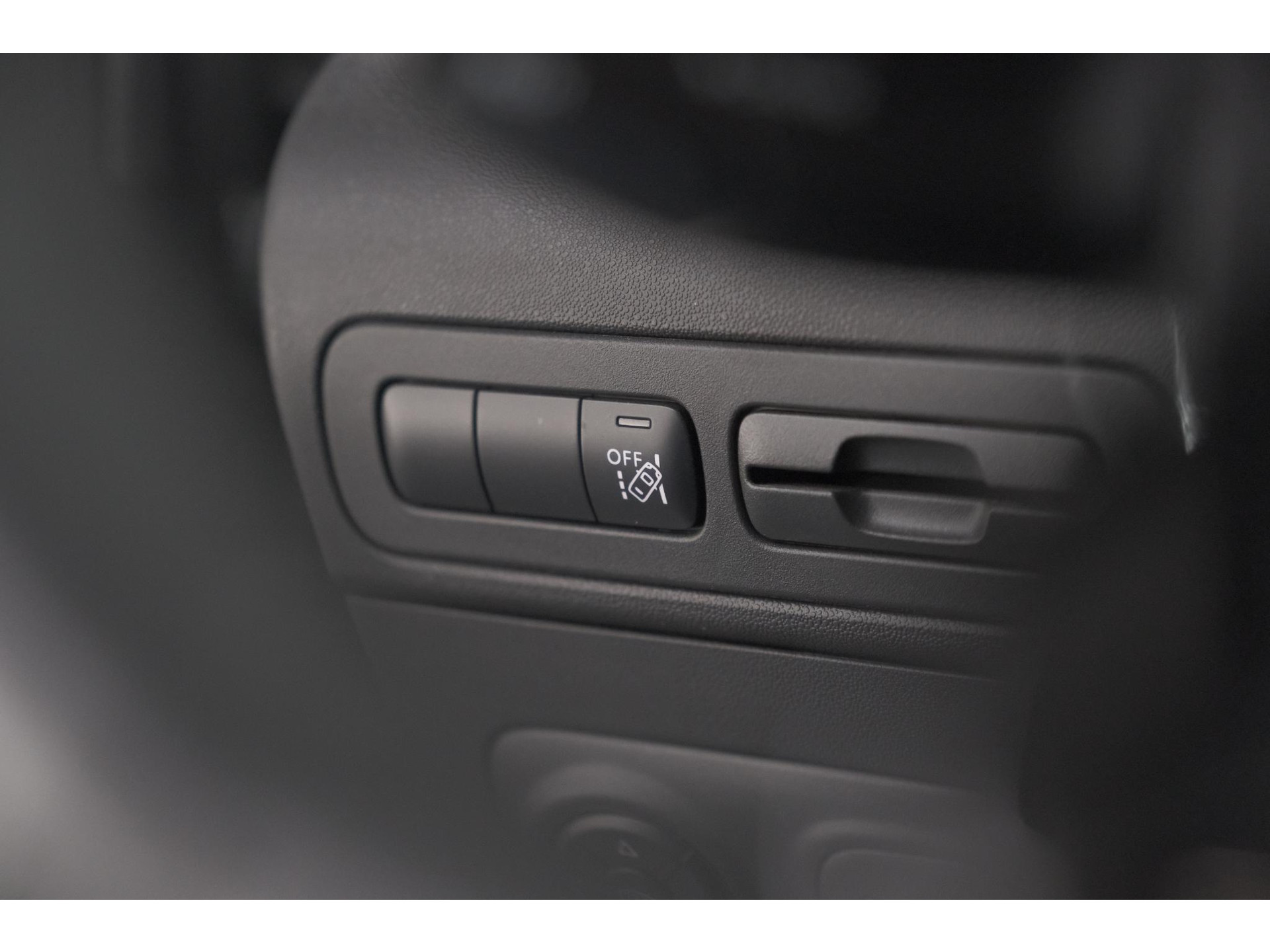 Citroen C3 Aircross PureTech 110 S&S Business | Schuif-/Kanteldak | Camera | HIFI Audiosysteem | Dodehoekdetectie