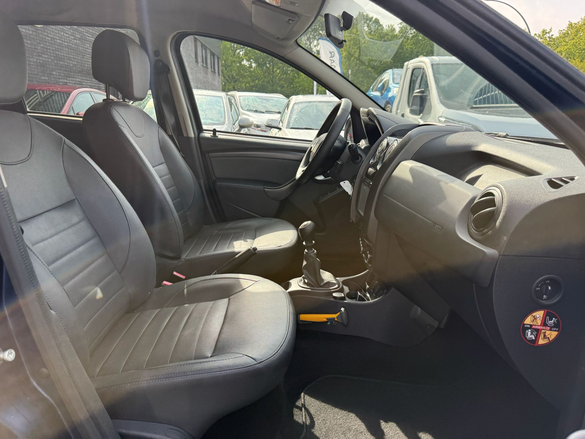 Dacia Duster 1.2 TCe 4x2 Blackshadow | 1E EIGENAAR | 3/6/12MND GARANTIE | CRUISE | NAVI | DAB | AIRCO | LMV | ELECRAMEN |
