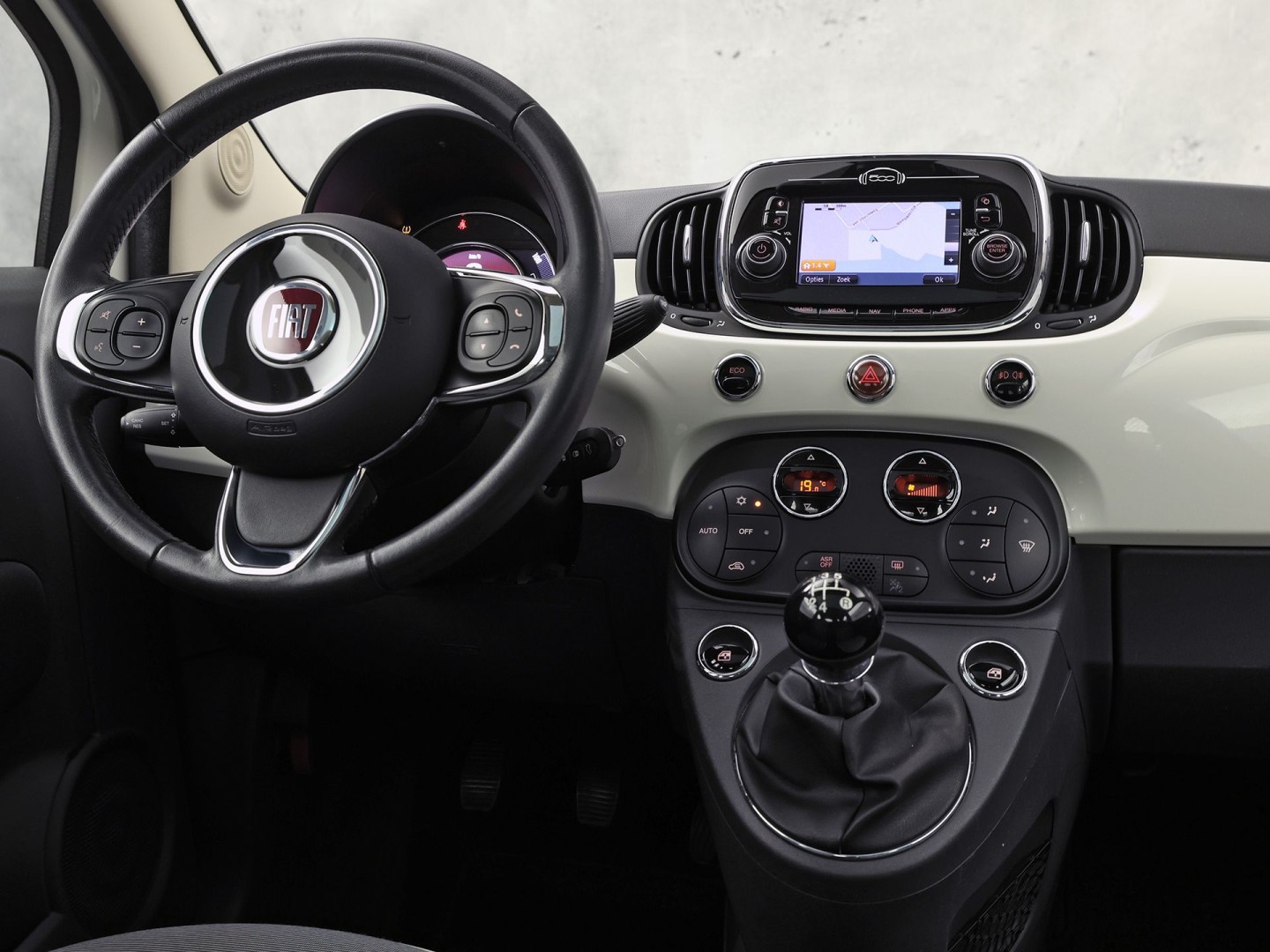 Fiat 500 0.9 TwinAir Turbo Lounge (PANORAMADAK, VIRTUAL COCKPIT, NAVIGATIE, CLIMATE, PARKEERSENSOREN, SPORTSTOELEN, CRUISE, LM VELGEN, NIEUWE APK, NIEUWSTAAT)