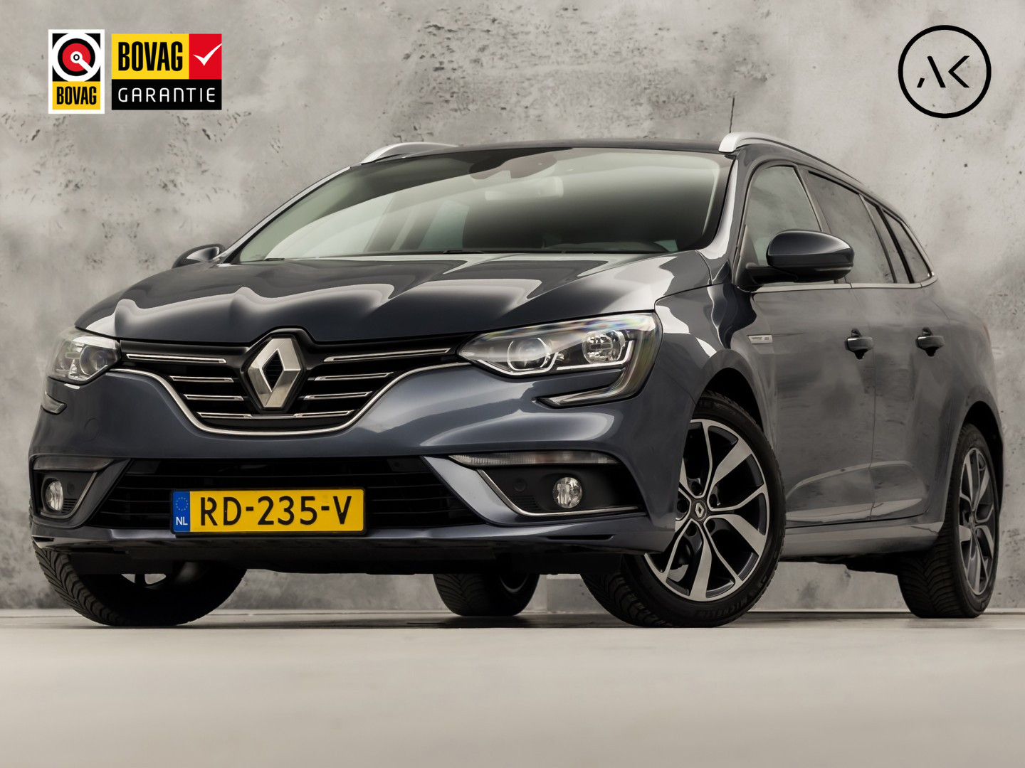 Renault Mégane Estate 1.2 TCe Bose Sport (APPLE CARPLAY, NAVIGATIE, LEDER, CAMERA, GETINT GLAS, SPORTSTOELEN, PARKEERSENSOREN, CRUISE, NIEUWSTAAT)
