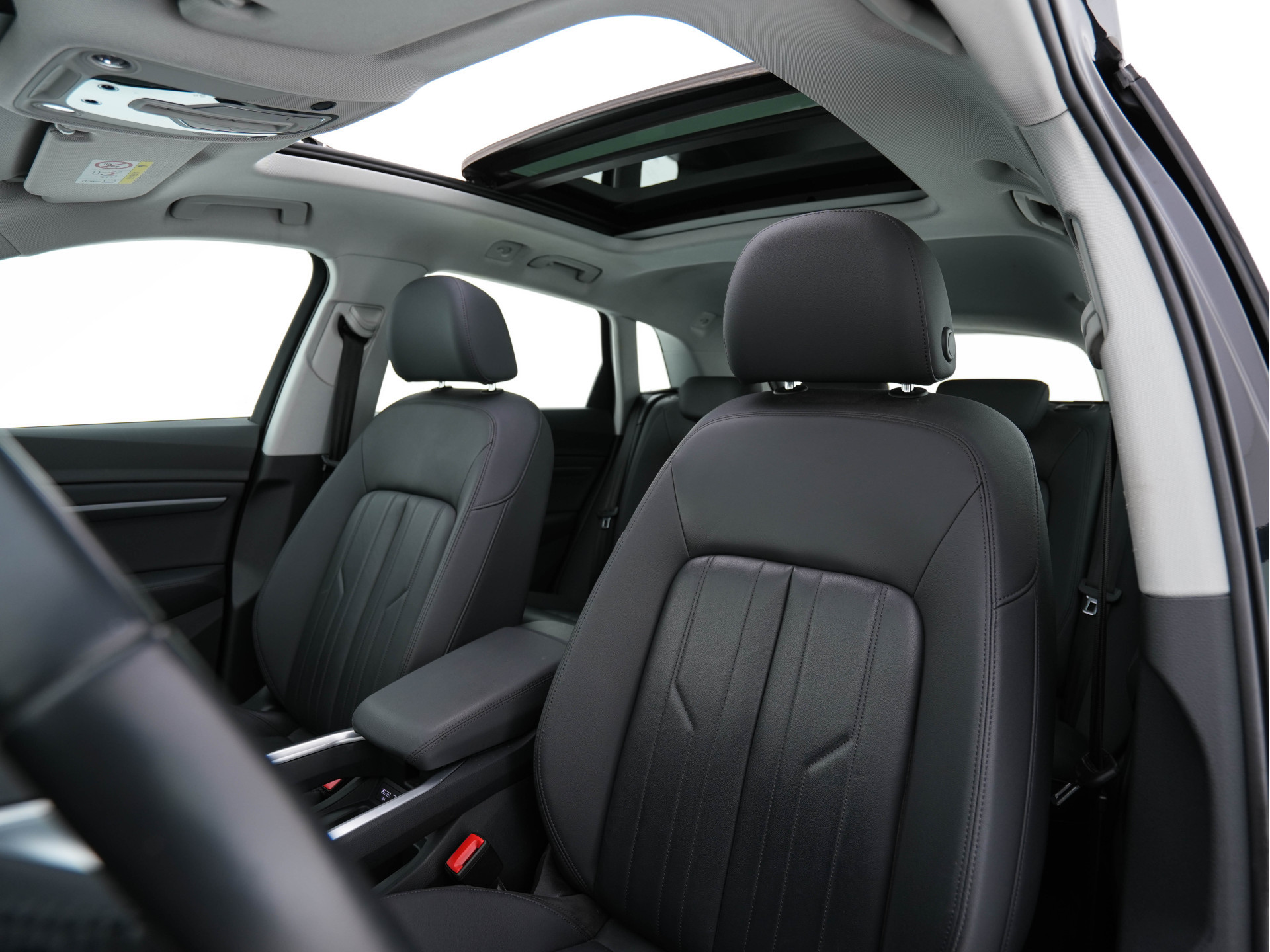 Audi e-tron 50 Quattro Launch-Edition-Plus 71 kWh [ 3-Fase ] {SOH-100%} (INCL-BTW) *PANO | LUXURY-LEATHER | ADAPTIVE-CRUISE | FULL-LED | DIGI-COCKPIT | KEYLESS | MEMORY-PACK | CAMERA | NAVI-FULLMAP | SHIFT-PADDLES | COMFORT-SEATS | 20''ALU*