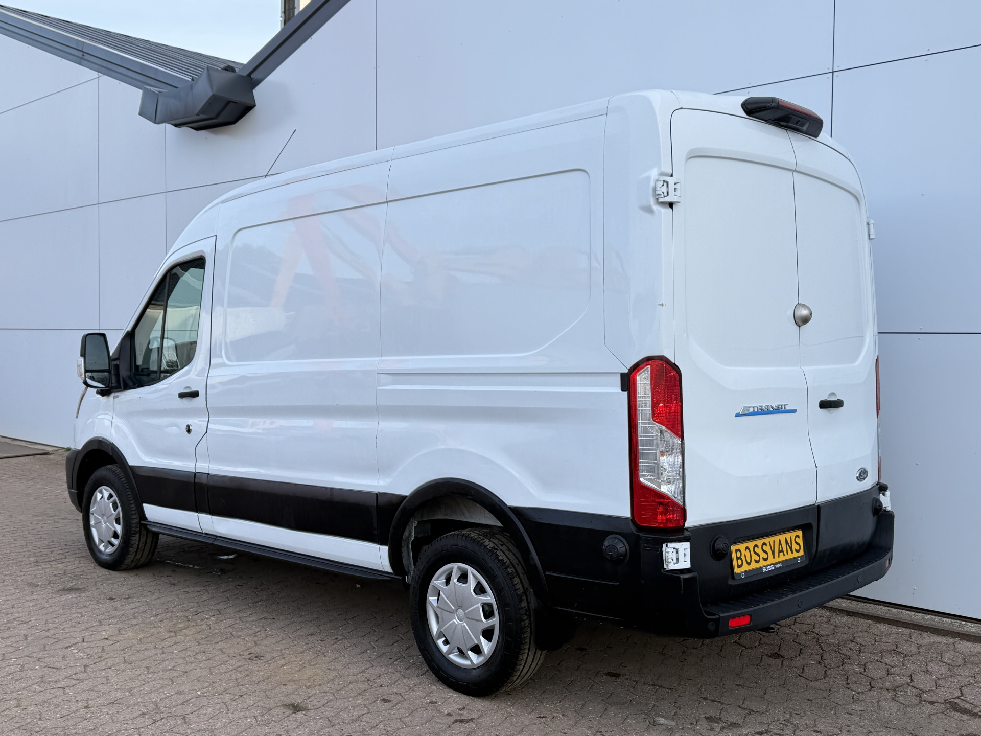 Ford e-Transit 68kWh 184PK L2H2 317km WLTP 95,6% (SOH) BEV Snelladen 360° Camera Cruise control Climate control Carplay Navigatie Parkeersensoren