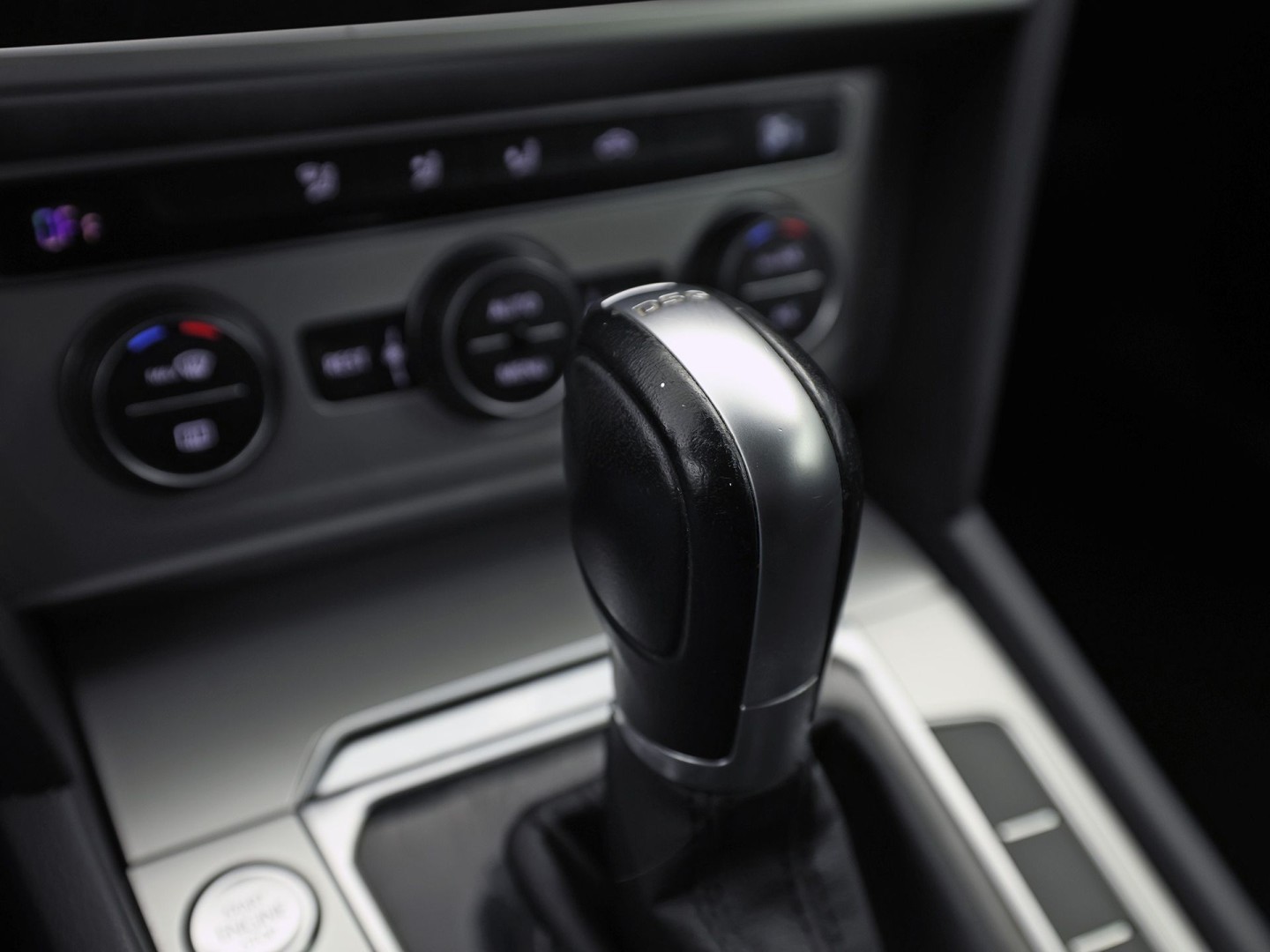 Volkswagen Passat Variant 1.4 TSI ACT Highline 150Pk Automaat (APPLE CARPLAY, GROOT NAVI, CLIMATE, CAMERA, SPORTSTOELEN, GETINT GLAS, KEYLESS START, ADAPTIVE CRUISE,