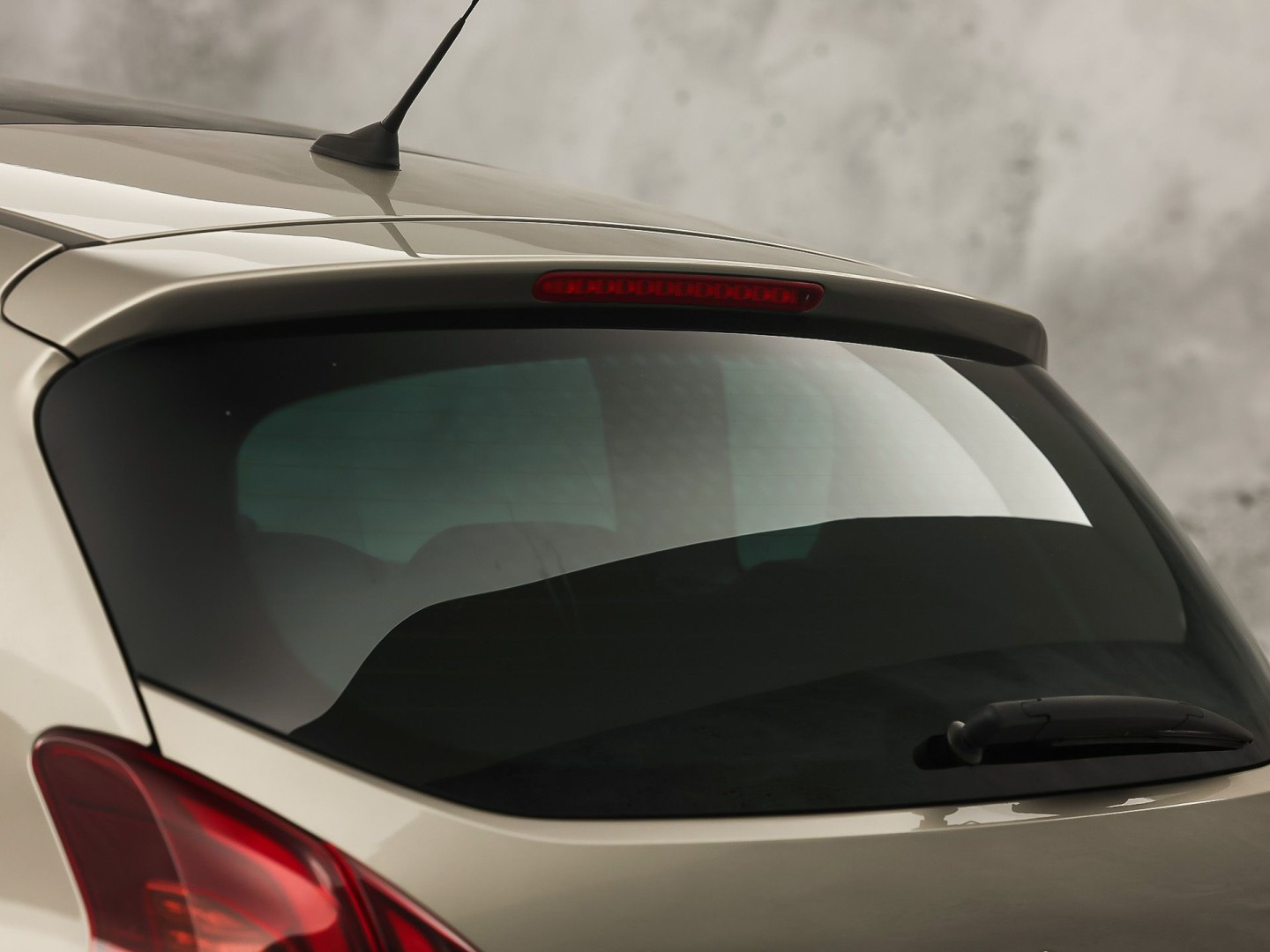 Peugeot 3008 1.2 PureTech Sport (PANORAMADAK, NAVIGATIE, CLIMATE, GETINT GLAS, SPORTSTOELEN, CRUISE, PARKEERSENSOREN, NIEUWSTAAT)