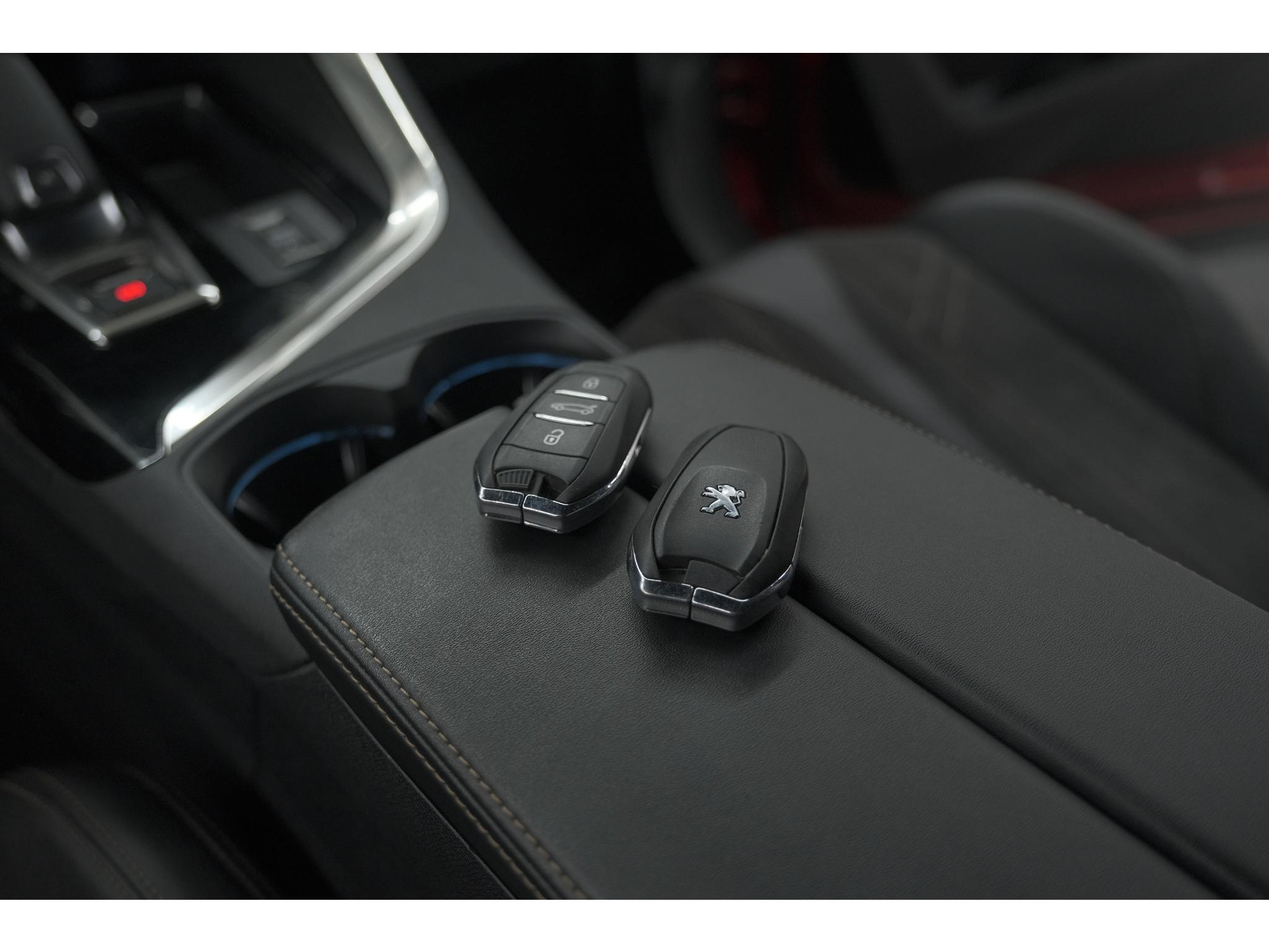 Peugeot 5008 PureTech 130 EAT8 GT Black Pack | Elektrische Kofferklep | Camera | Adaptieve Cruise Control | Dodehoekdetectie
