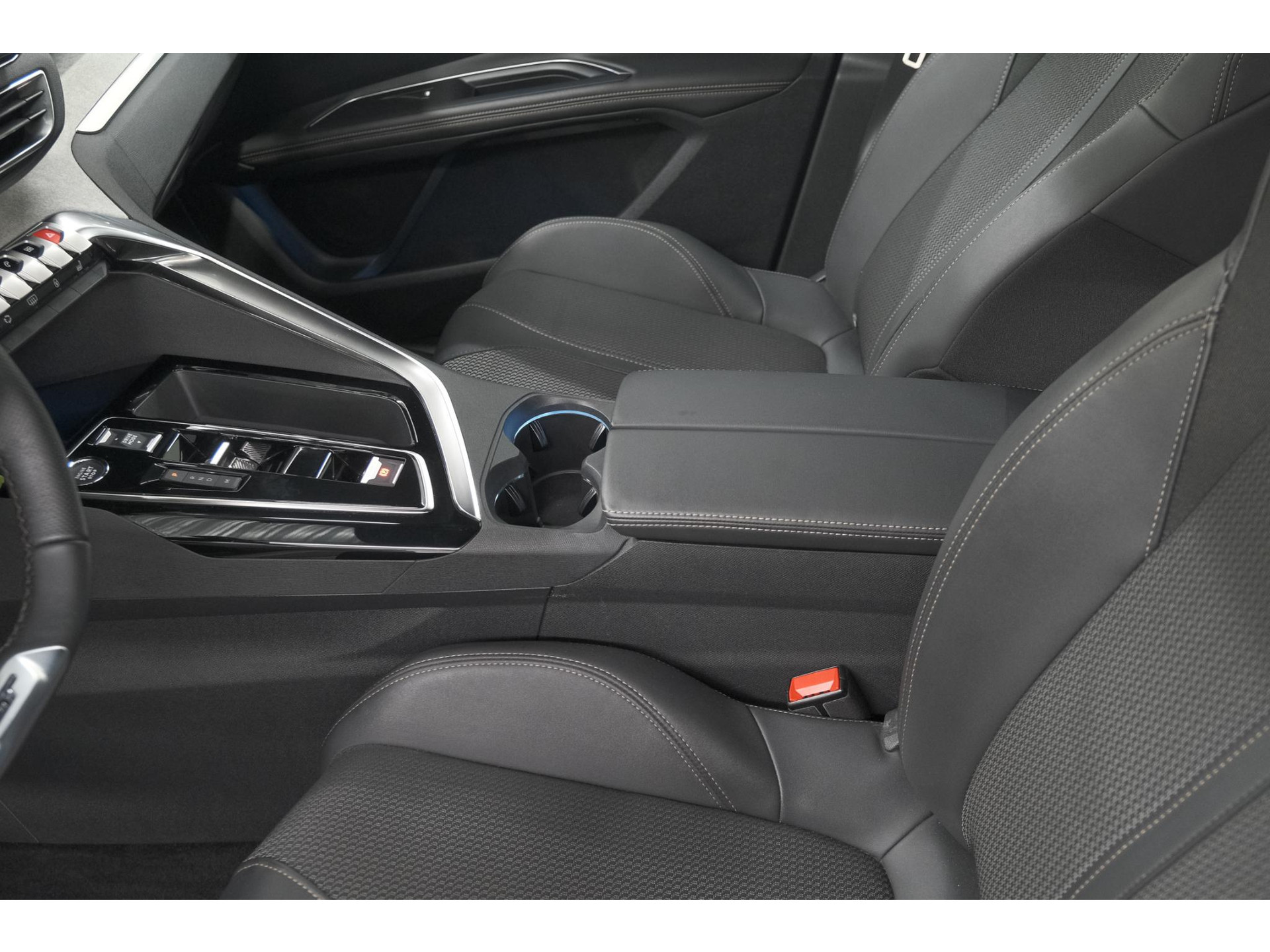 Peugeot 3008 PureTech 130 EAT8 GT | Adaptieve Cruise Control | Camera | Navigatie | Apple Carplay