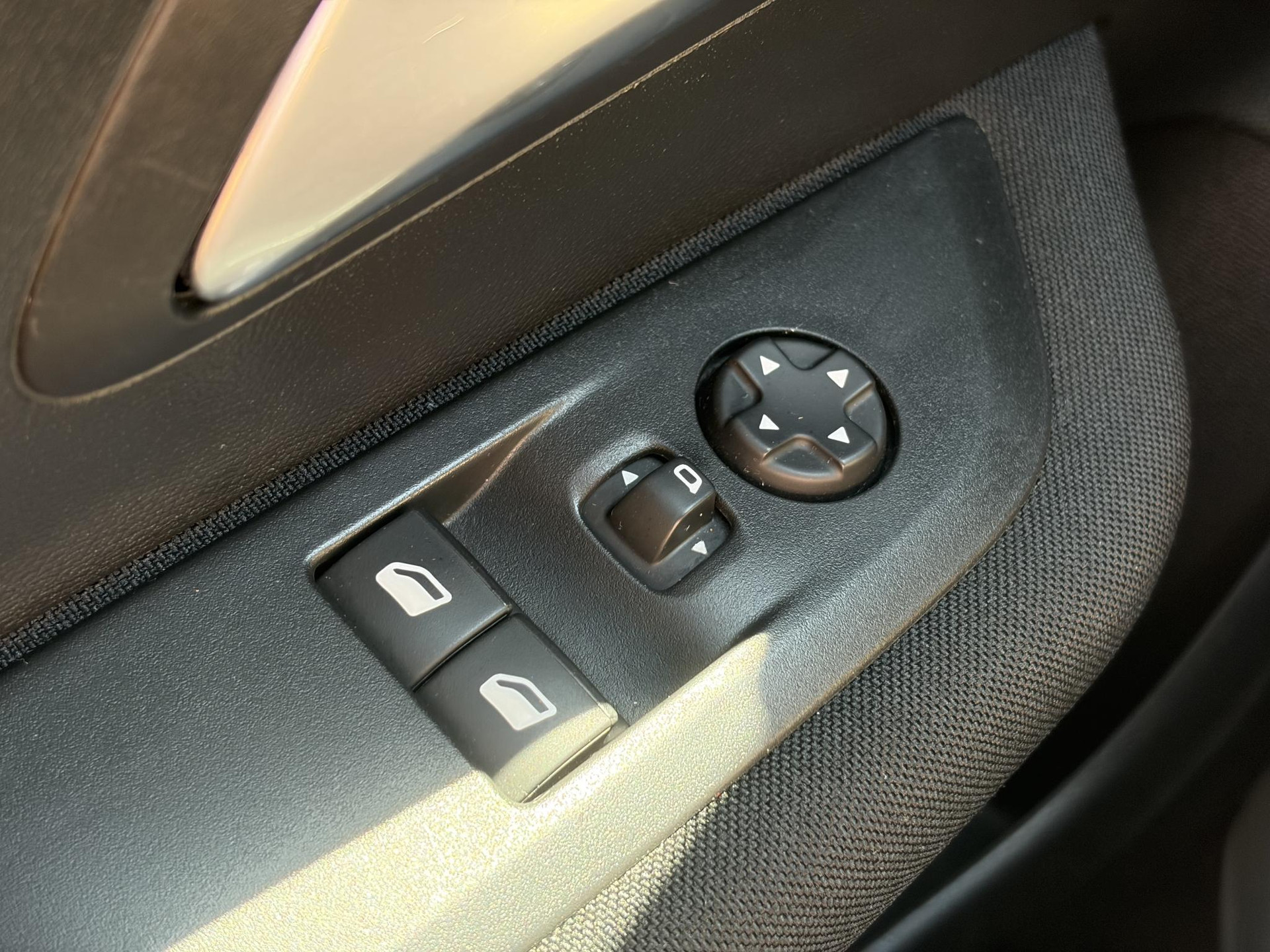 Peugeot 208 1.2 PureTech Blue Lease Active 2e Eigenaar,D-riem vv in 11-2025,Camera,Navi,Carplay,75pk,Clima,Cruise,Rijstrooksensor,Pdc,Lm velgen,N.A.P,Apk tot 11-2027