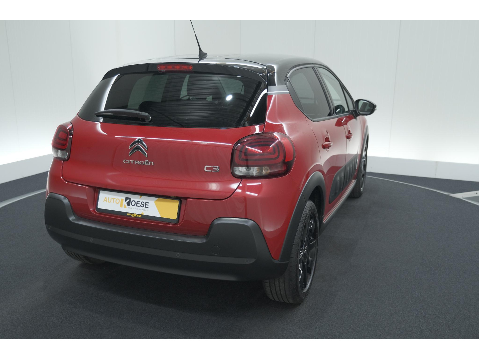Citroen C3 PureTech 82 S&S Shine | Camera | Apple Carplay | Parkeersensoren | 16 Inch Velgen
