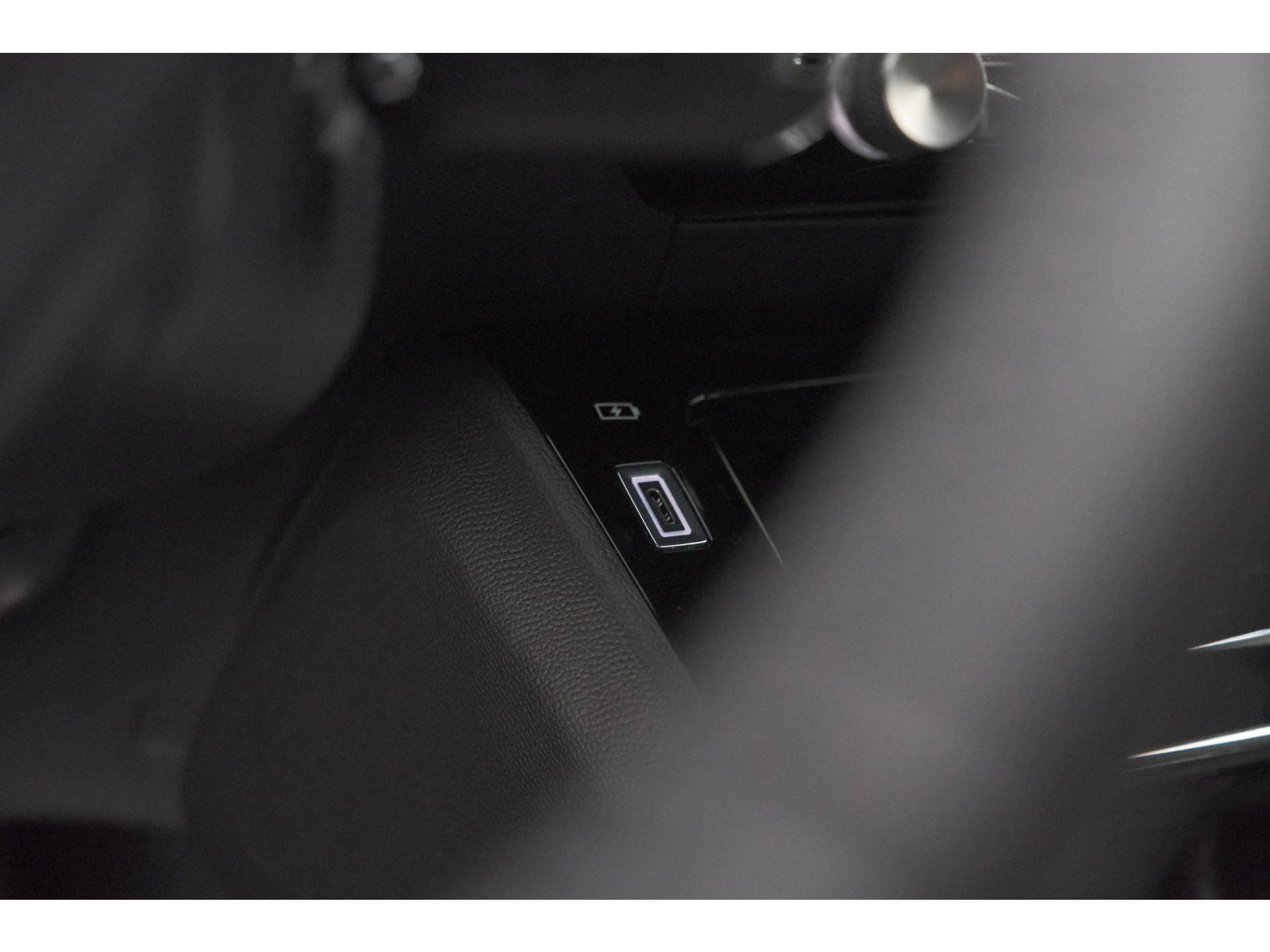 Peugeot 2008 1.2 Hybrid 145 Allure | Apple Carplay | Climate Control | Parkeersensoren Voor + Achter