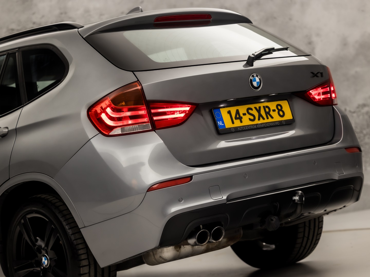 BMW X1 sDrive20i M Sport 184Pk Automaat (GROOT NAVI, CLIMATE, ALCANTARA, TREKHAAK, SPORTSTOELEN, XENON, ZWART HEMEL, PARKEERSENSOREN, NIEUWSTAAT)