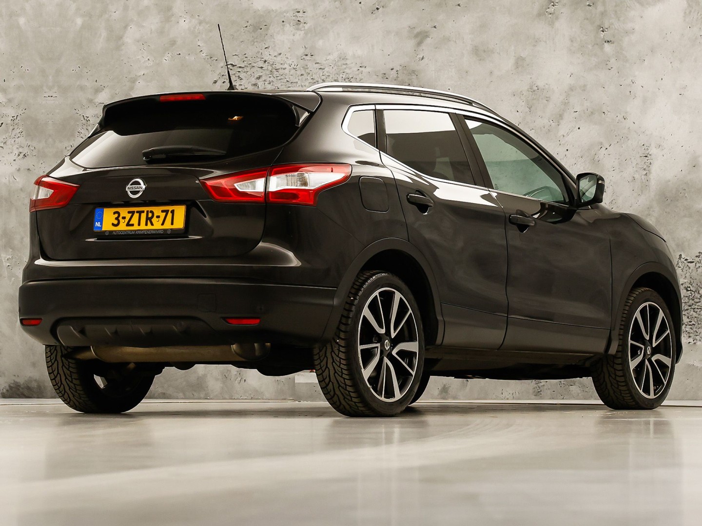 Nissan Qashqai 1.6 Tekna Sport (PANORAMADAK, NAVIGATIE, 360 CAMERA, LEDER, ELEK SPORTSTOELEN, GETINT GLAS, CRUISE, NIEUWSTAAT)