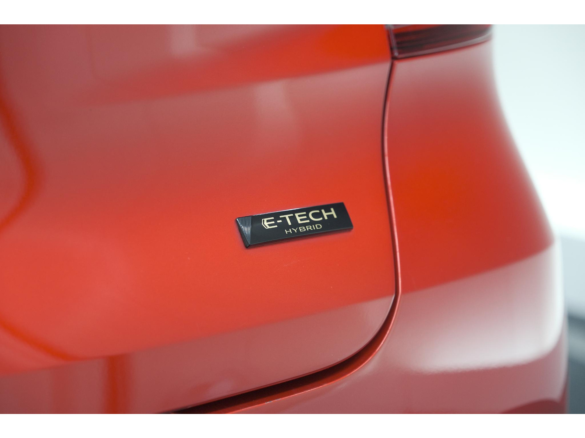 Renault Captur 1.6 E-Tech full hybrid 145 techno | Navigatie | Camera | Apple Carplay | 9.3 Inch Grootscherm