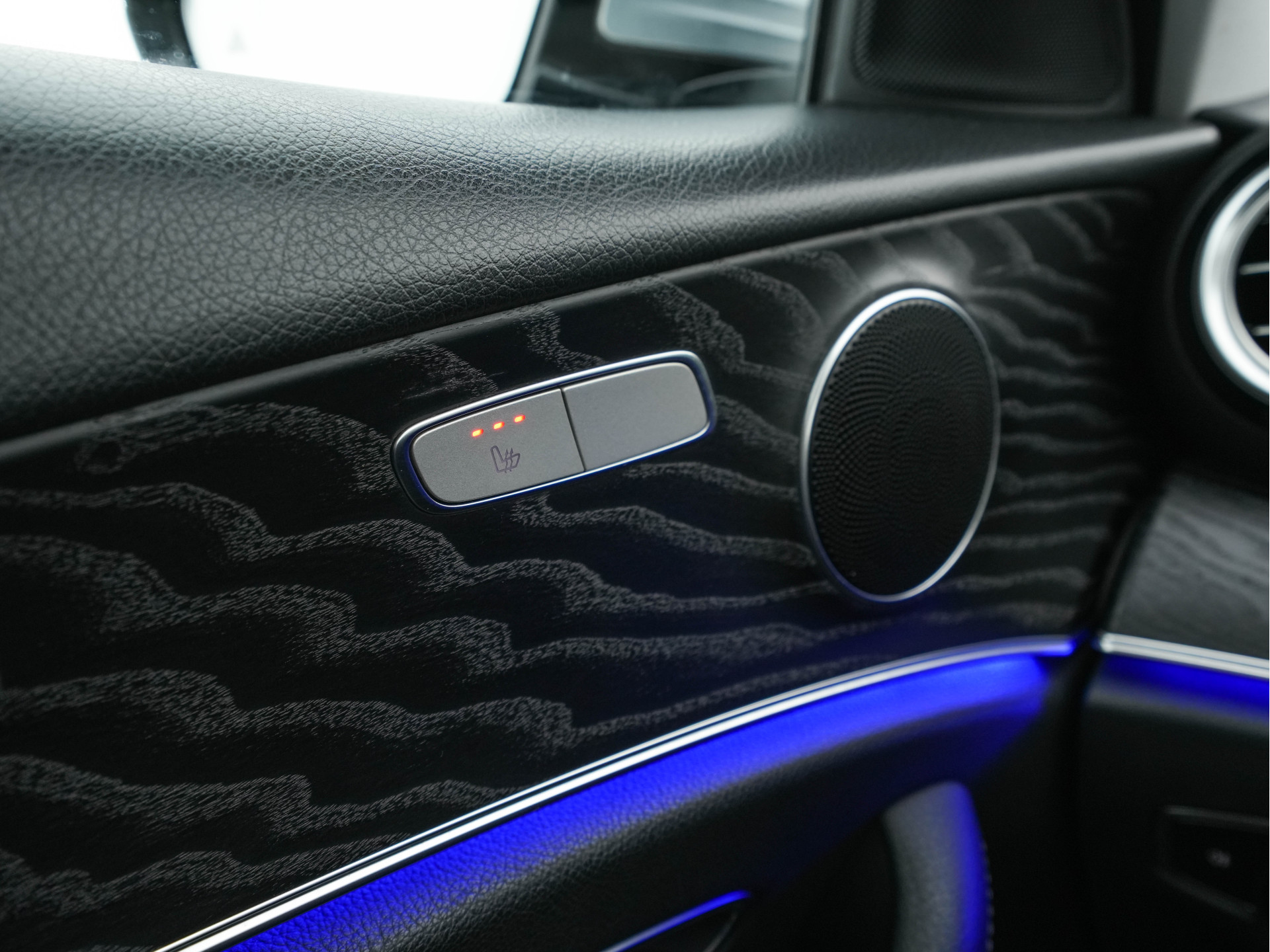 Mercedes-Benz E-klasse Estate 300 de Business Solution Luxury Plug-In (INCL-BTW) Aut. *DIGI-COCKPIT | MULTIBEAM-LED | LUXURY-LEATHER | TOP-VIEW | KEYLESS | DAB | NAVI-FULLMAP | CRUISE | SHIFT-PADDLES | AMBIENT-LIGHT | HEATED-SPORTSEATS | 18"ALU*