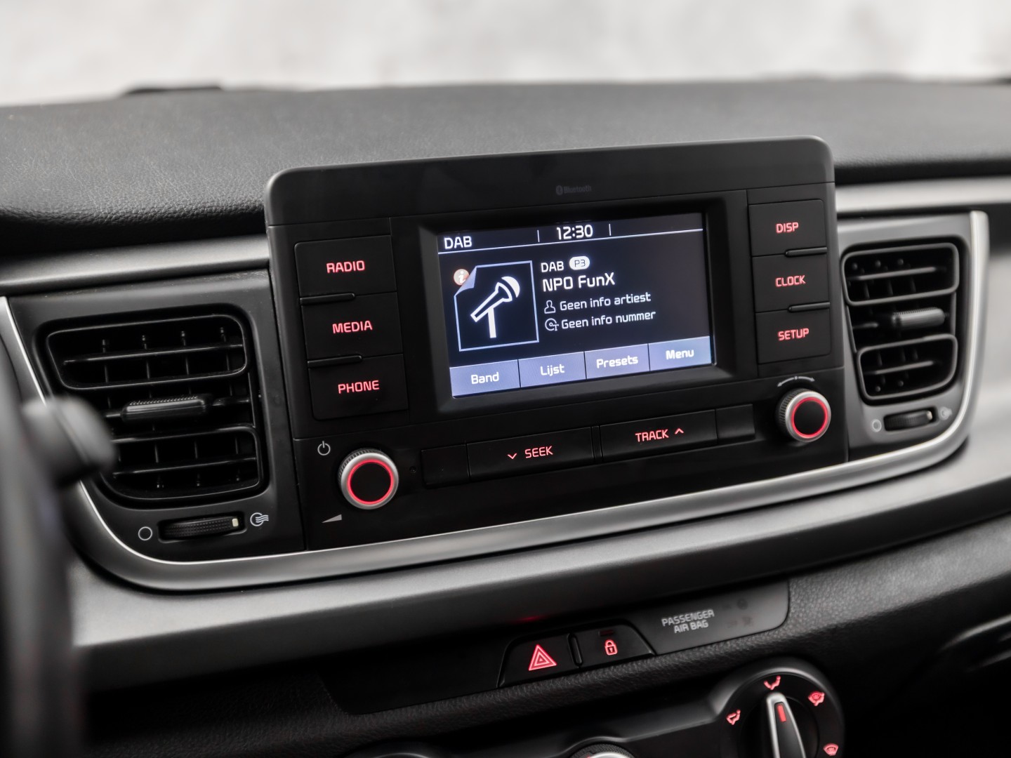 Kia Rio 1.4 DynamicLine Sport Automaat (STUUR/STOELVERWARMING, GETINT GLAS, CAMERA, SPORTSTOELEN, LM VELGEN, ELEK PAKKET, NIEUWSTAAT)
