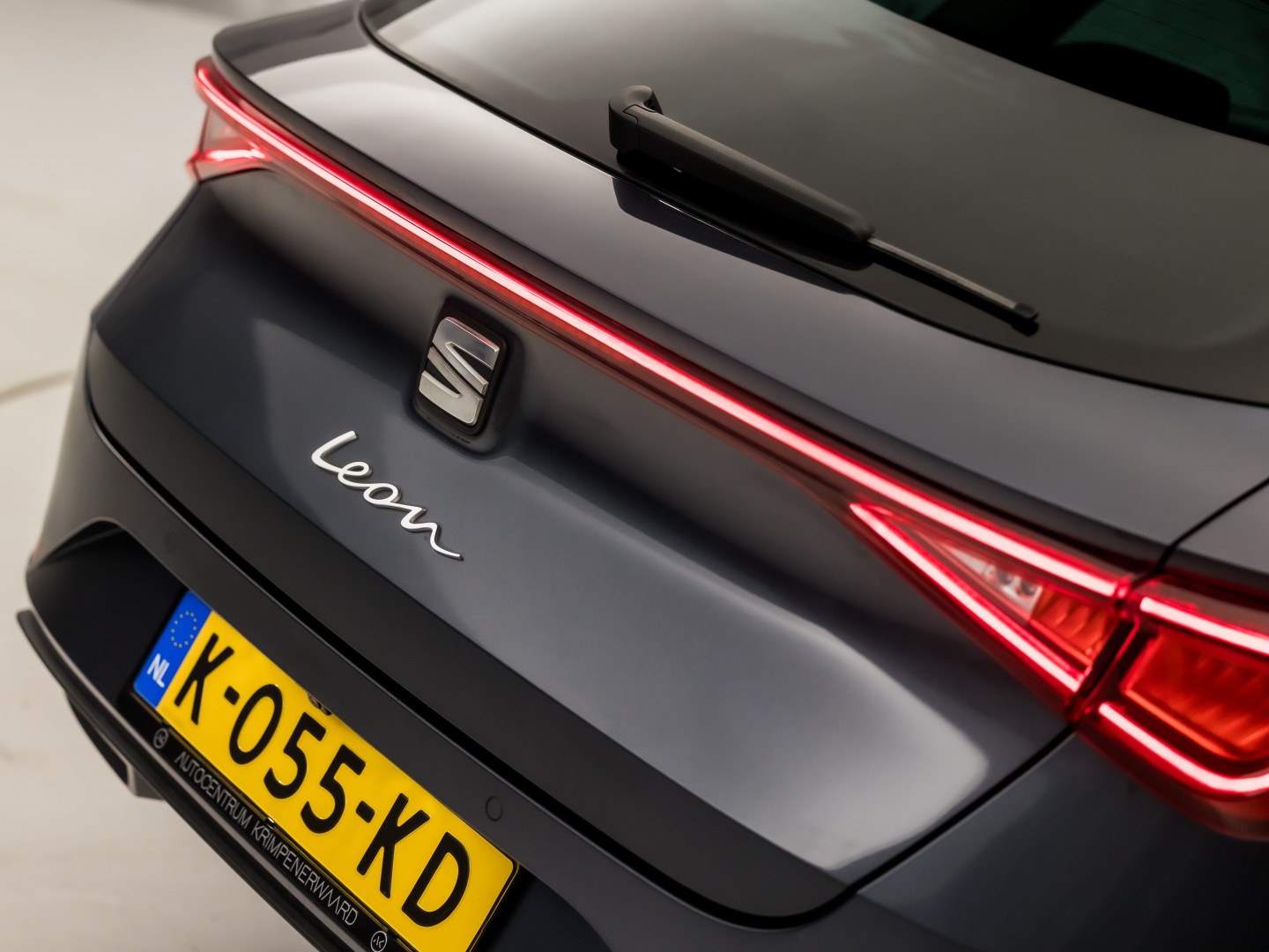 SEAT Leon 1.5 TSI Sport (4 CILINDER, APPLE CARPLAY, GROOT NAVI, CAMERA, GETINT GLAS, SPORTSTOELEN, ADAPTIVE CRUISE, KEYLESS, NIEUWSTAAT)