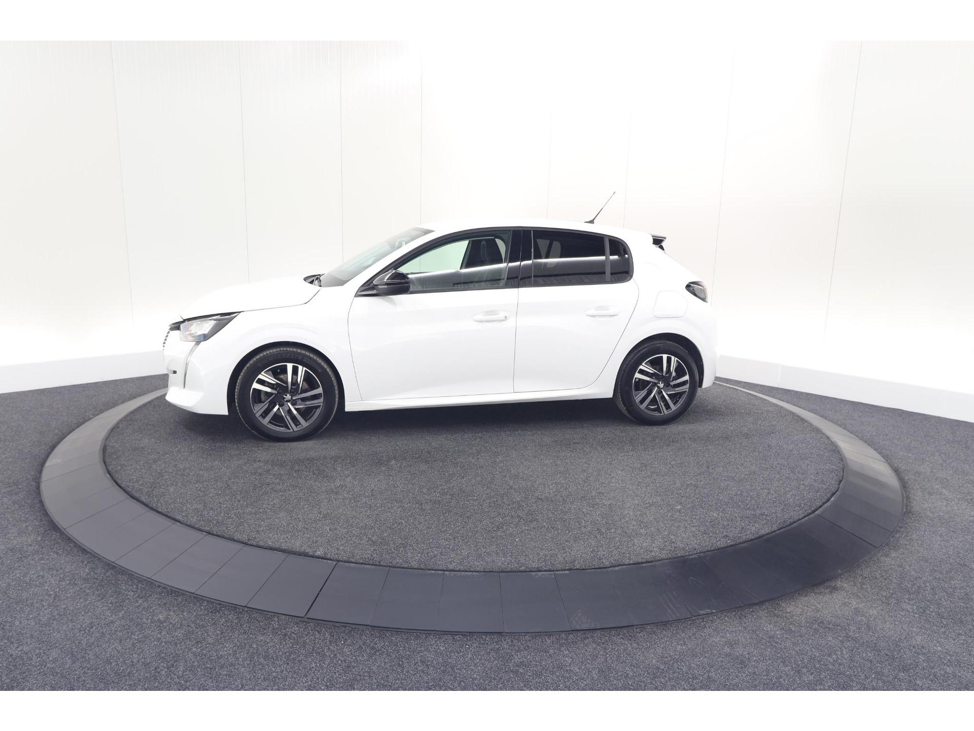 Peugeot 208 PureTech 100 Allure Pack | Camera | Apple Carplay | Stoelverwarming | Parkeersensoren