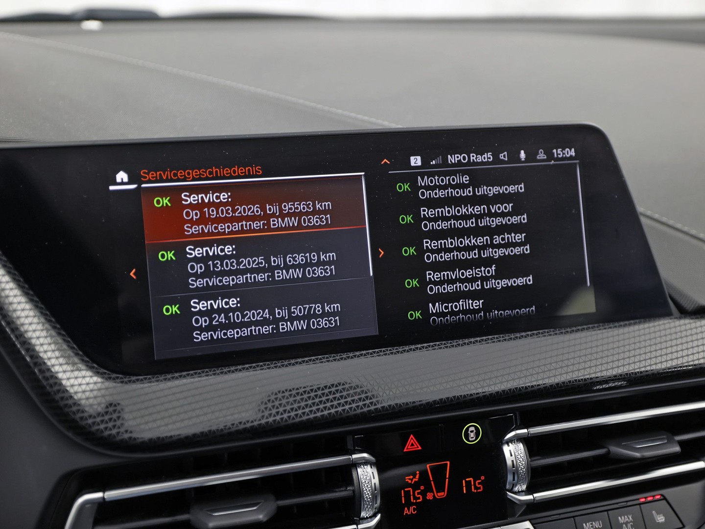 BMW 1 Serie 118i Sport Automaat (APPLE CARPLAY, DEALER ONDERHOUDEN, GROOT NAVI, CAMERA, STUUR/STOELVERWARMING, SPORTSTOELEN, TREKHAAK, GETINT GLAS, ELEK ACHTERKLEP, NIEUWSTAAT)